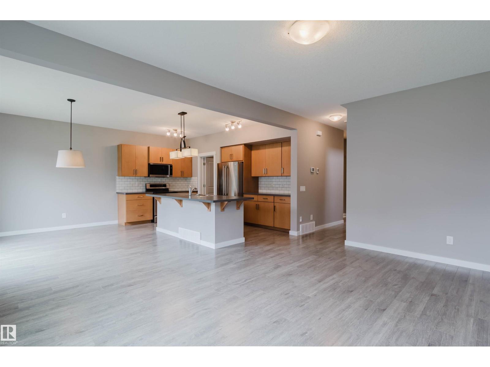 7827 18 AV SW - 10