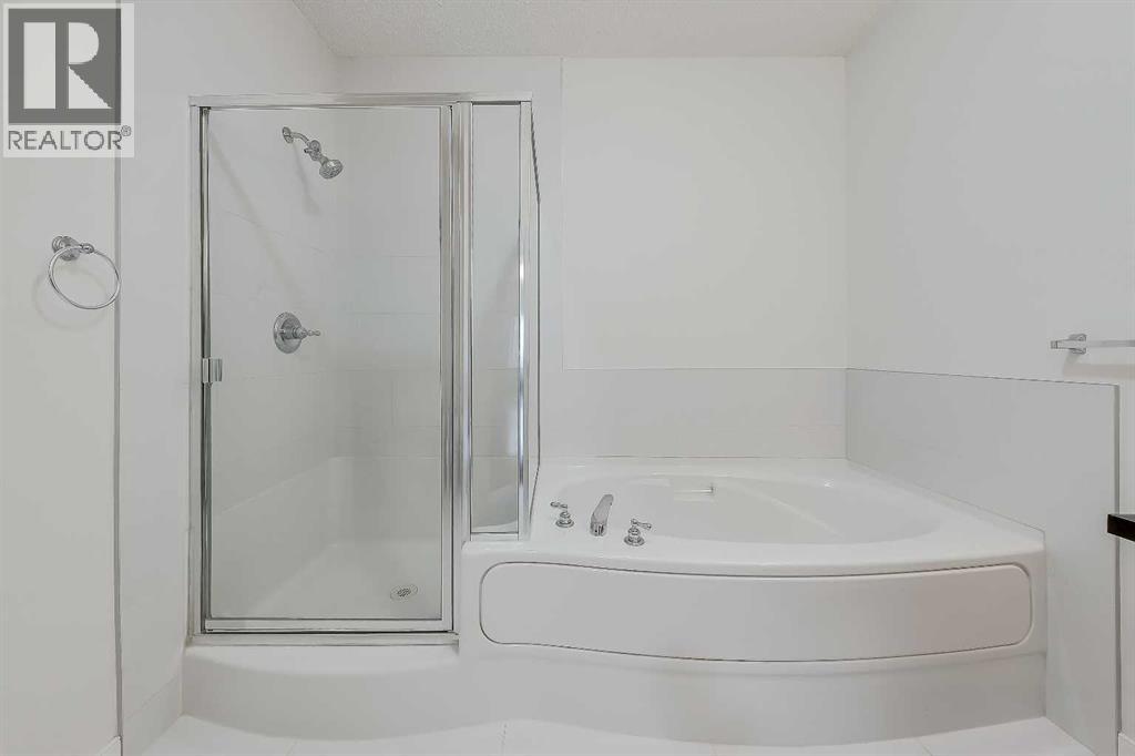 #120 20 Discovery Ridge Close SW - 23