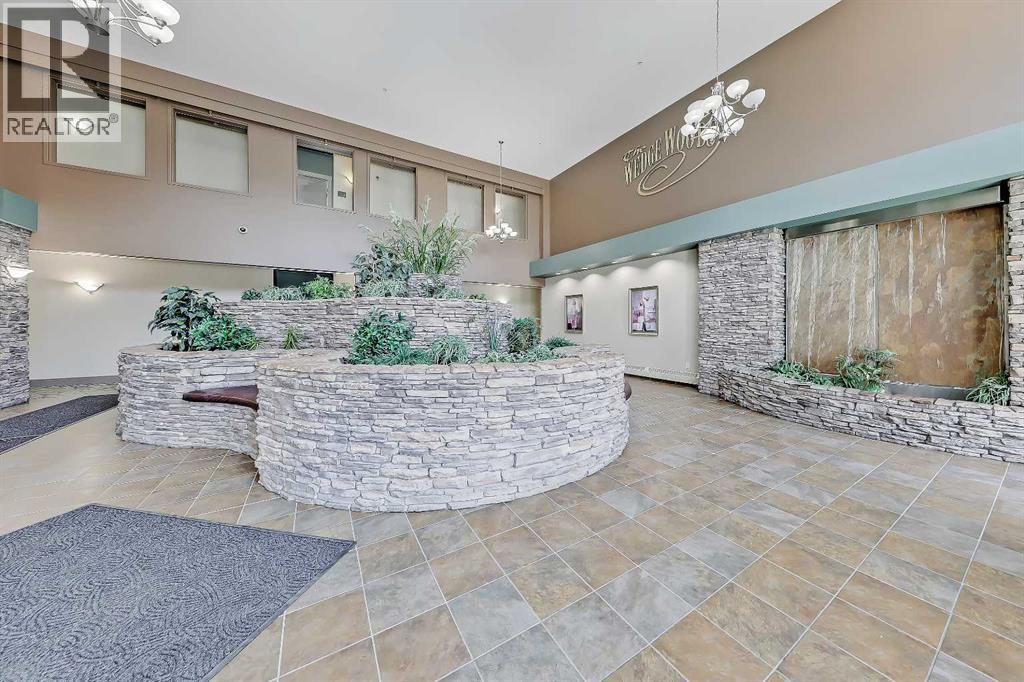 #120 20 Discovery Ridge Close SW - 35