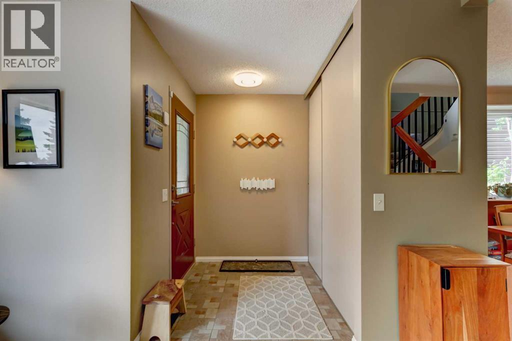 20 Strathearn Rise SW - 2