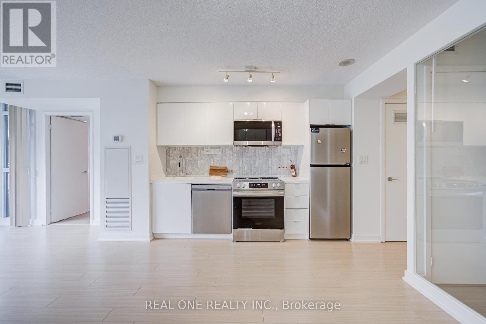 #727 10 CAPREOL COURT - 11