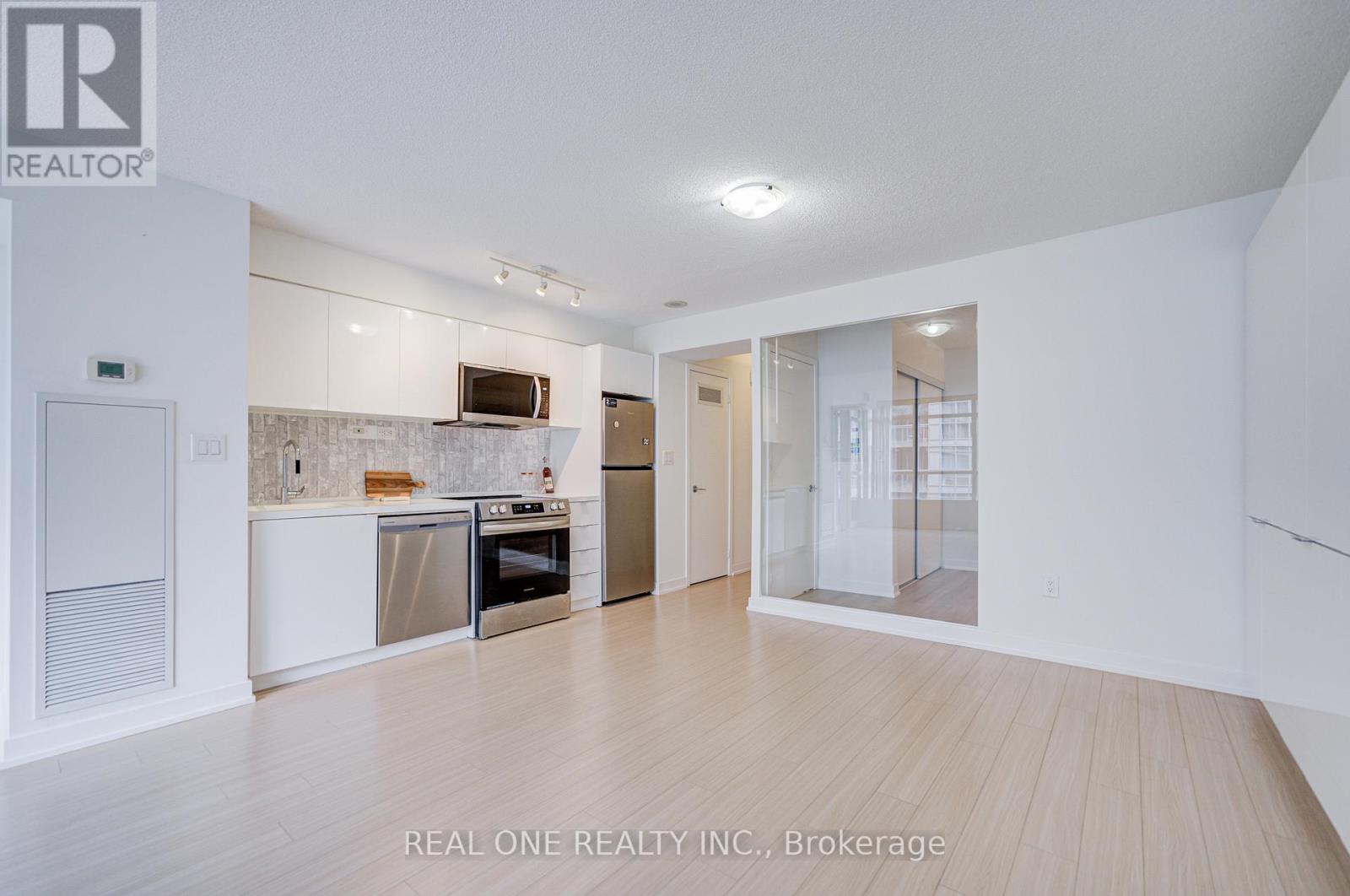 #727 10 CAPREOL COURT - 12