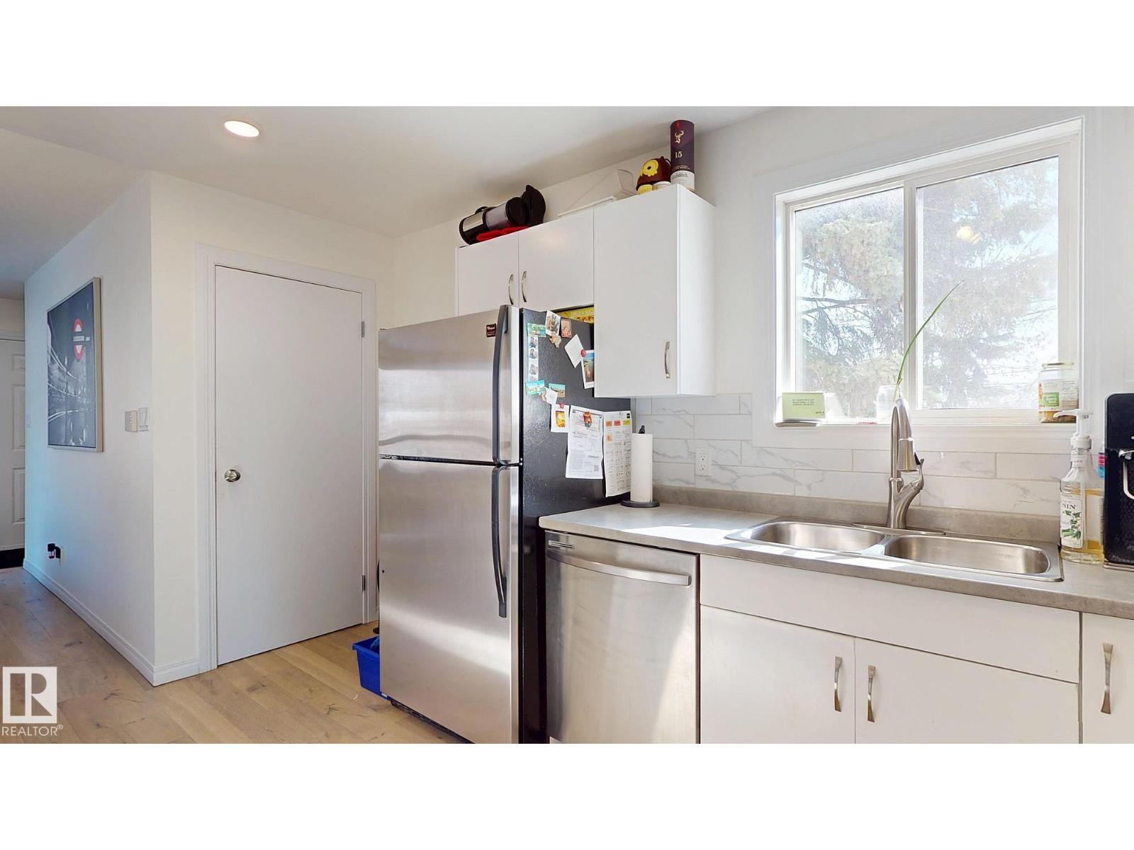 9515B 120 AV NW - 8