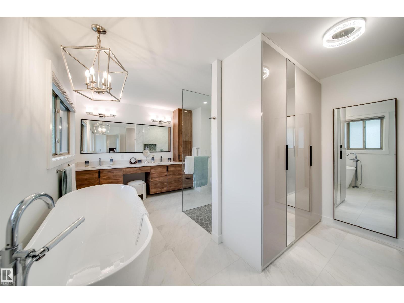 5431 113A ST NW - 26