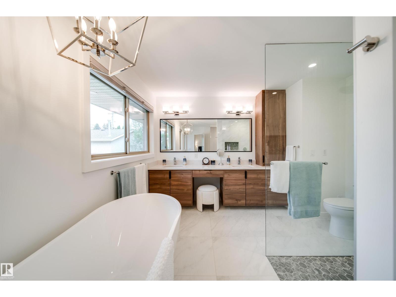 5431 113A ST NW - 27