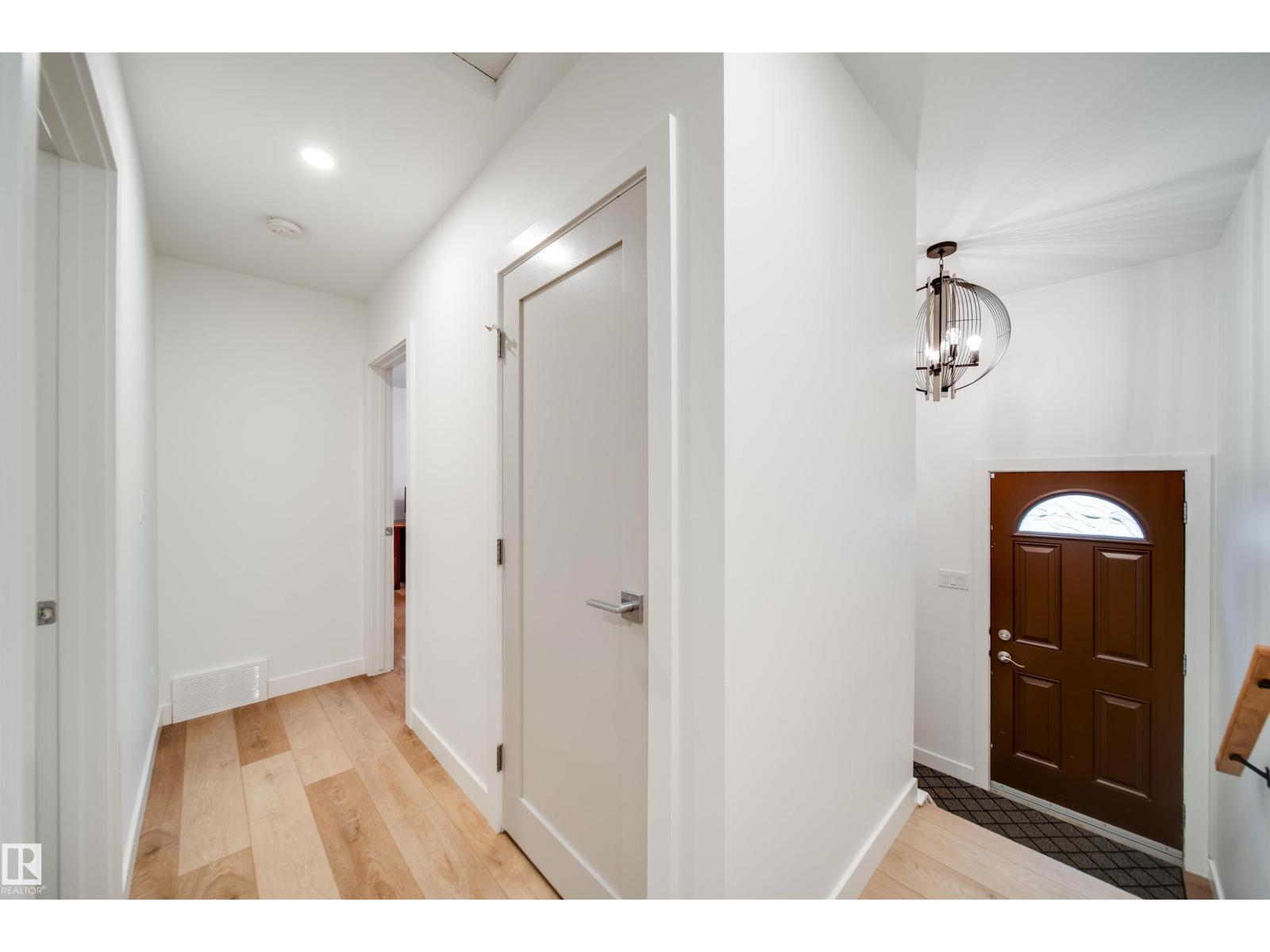 5431 113A ST NW - 31