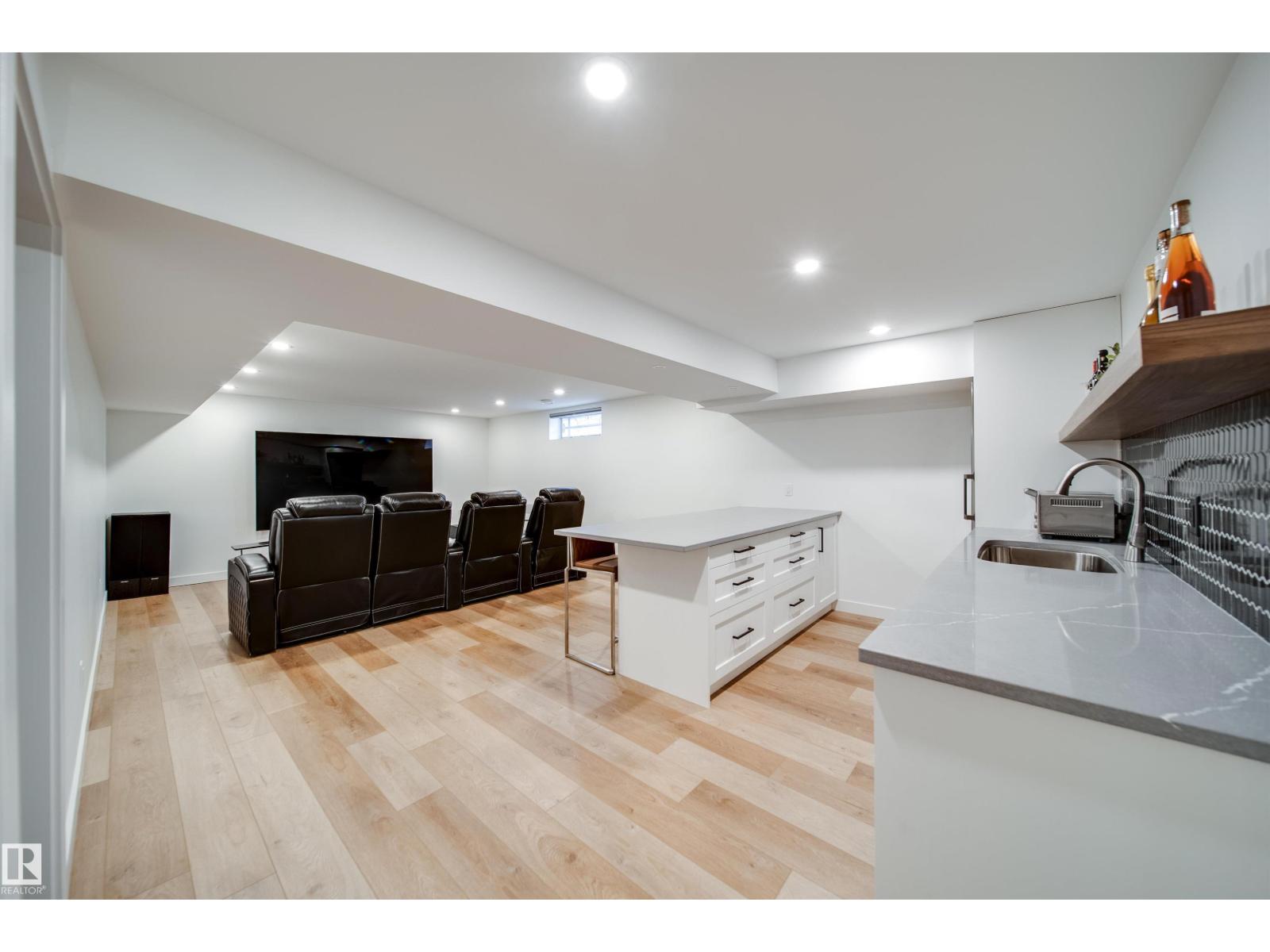 5431 113A ST NW - 35