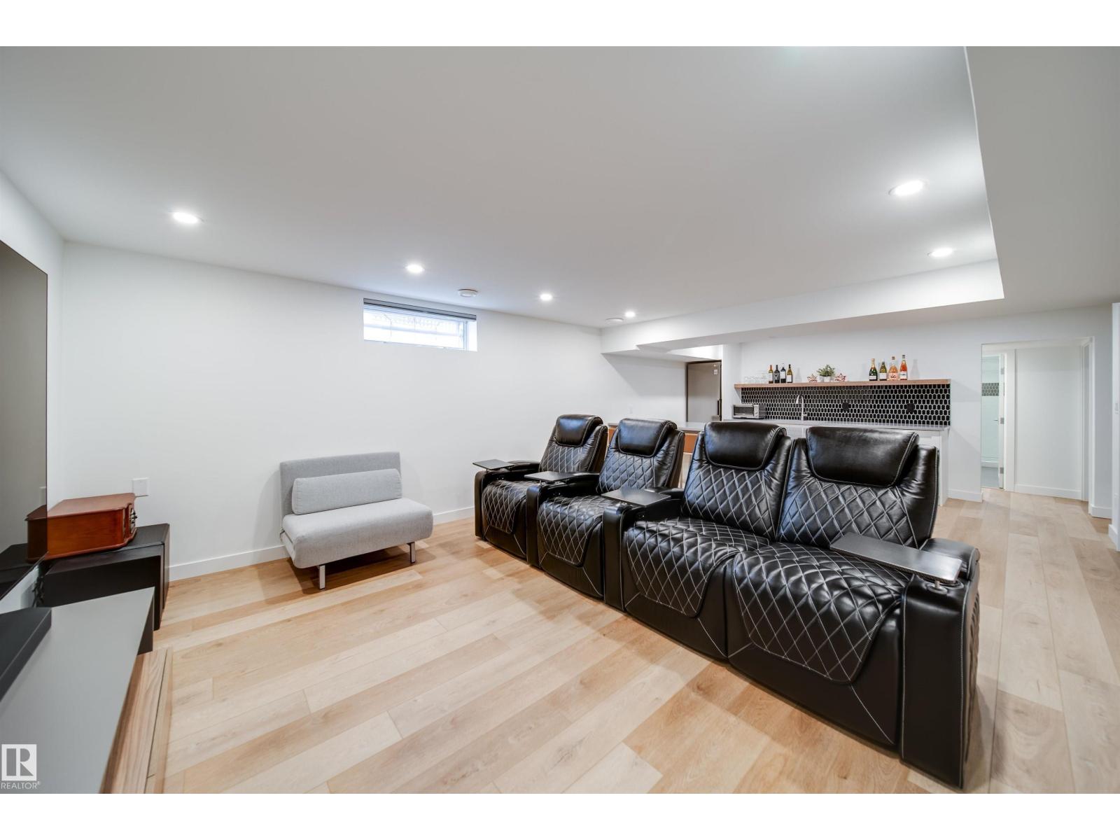5431 113A ST NW - 38