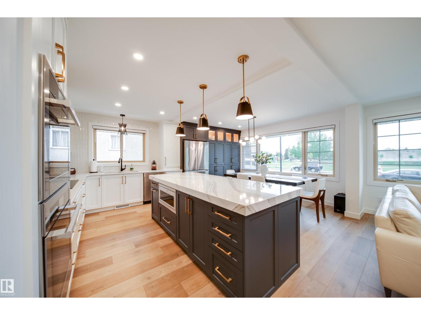 5431 113A ST NW - 8
