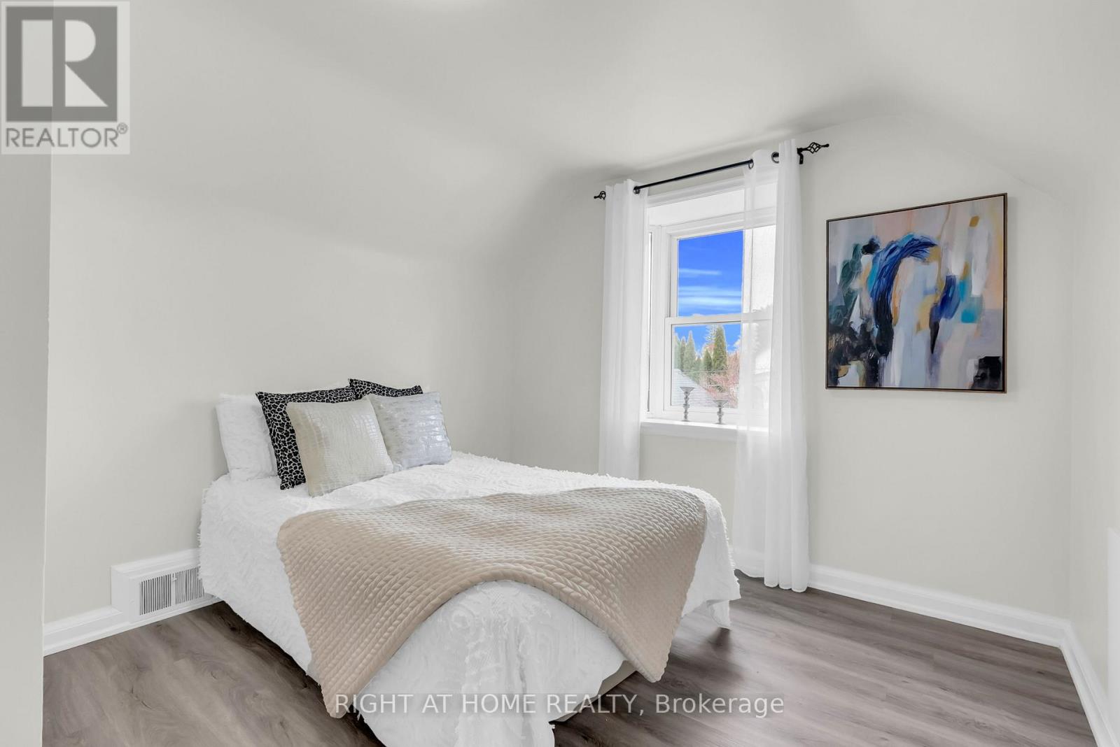 6 VANBRUGH AVENUE - 25