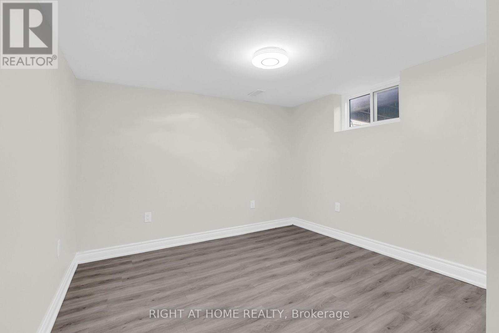 6 VANBRUGH AVENUE - 35