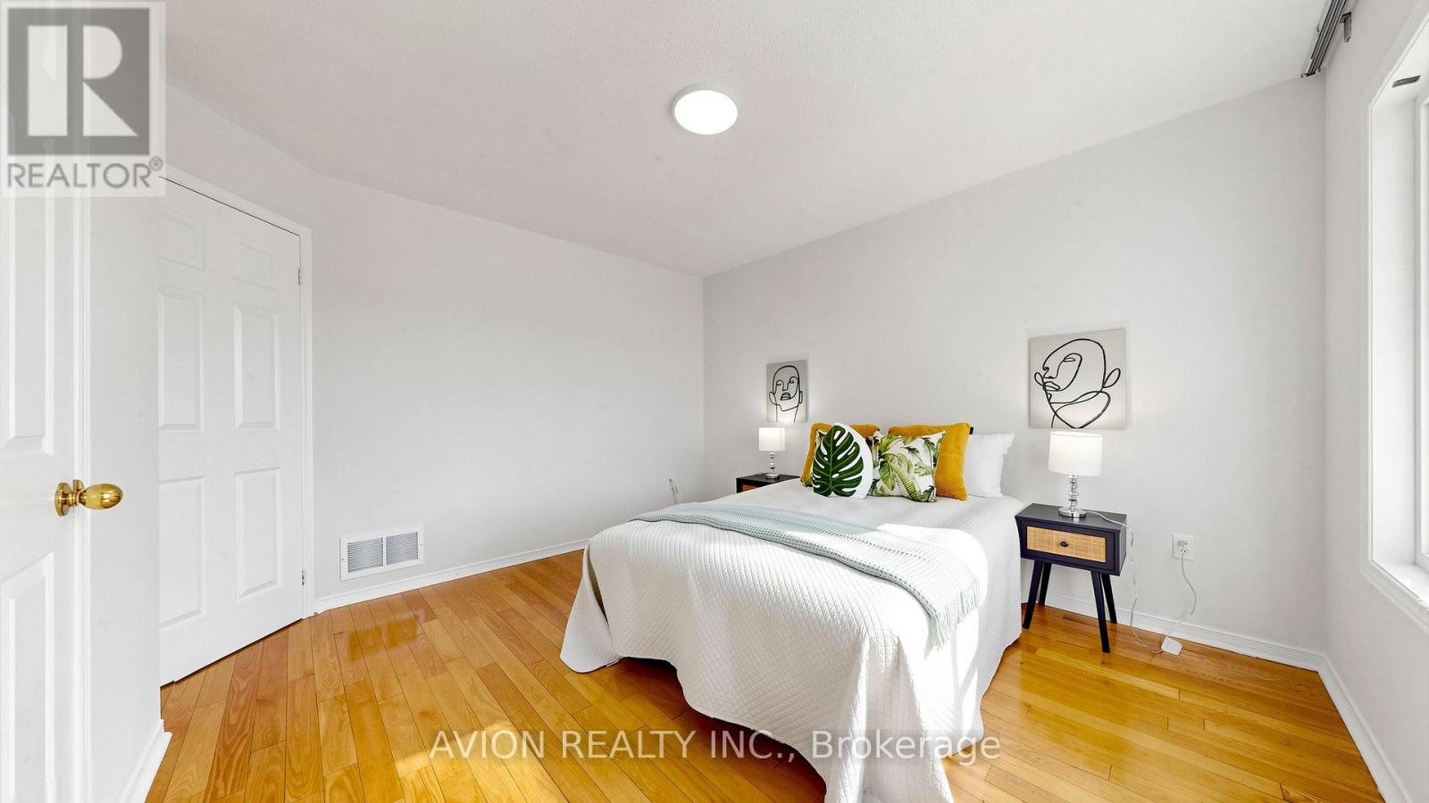 12 RIDEAU DRIVE - 19