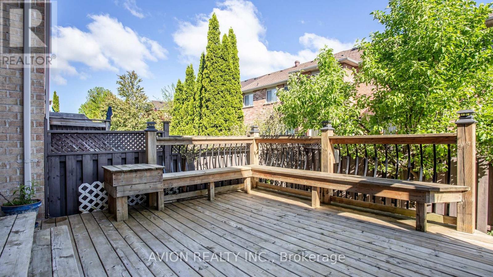 12 RIDEAU DRIVE - 28