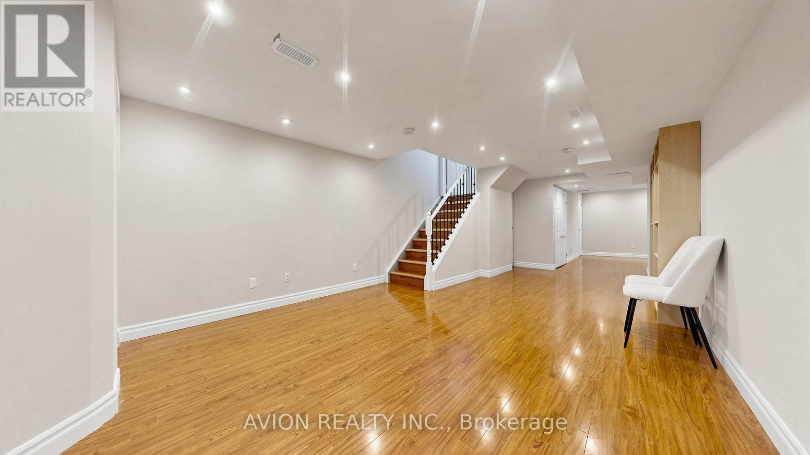 12 RIDEAU DRIVE - 23
