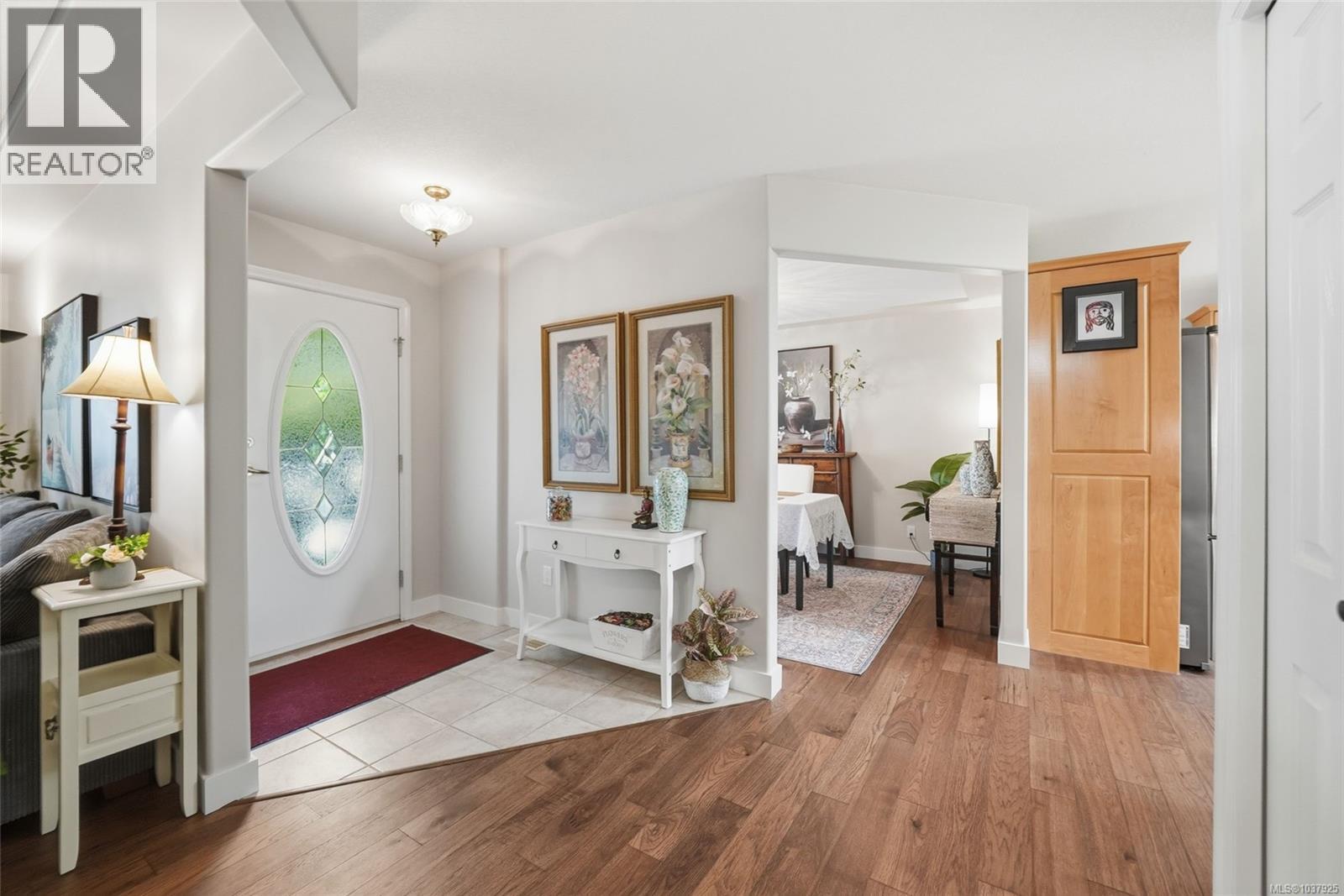 541 Tyee Cres - 12