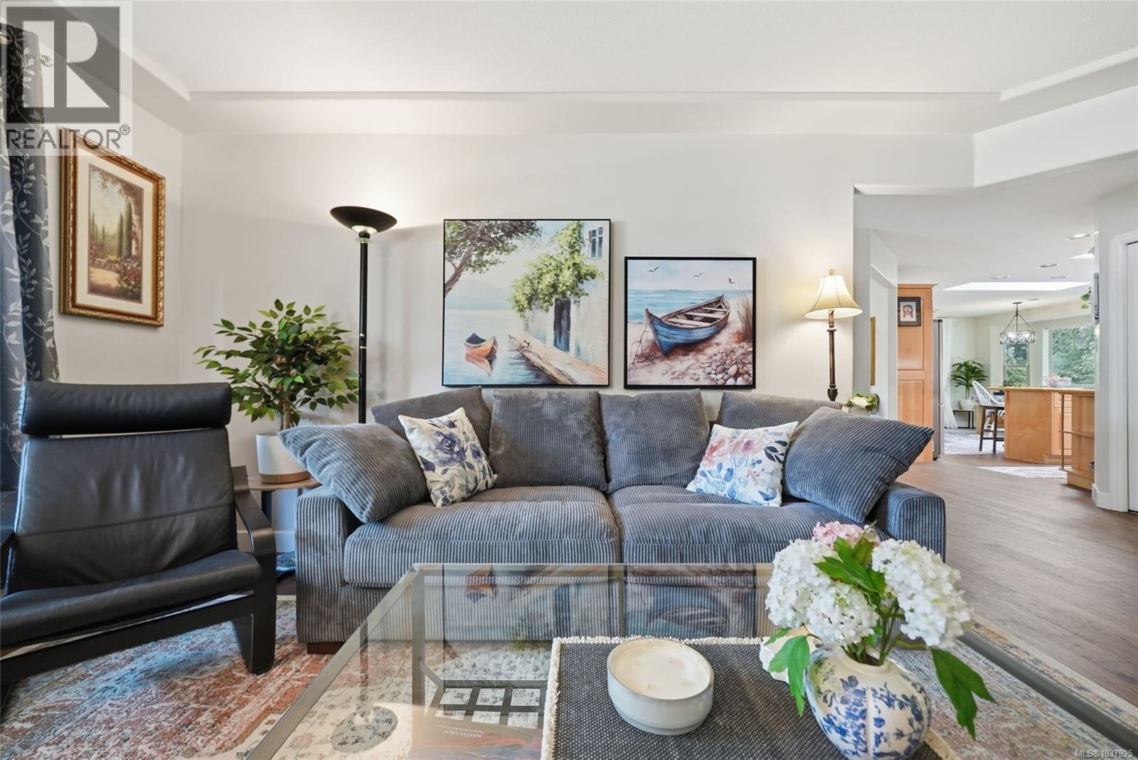 541 Tyee Cres - 18