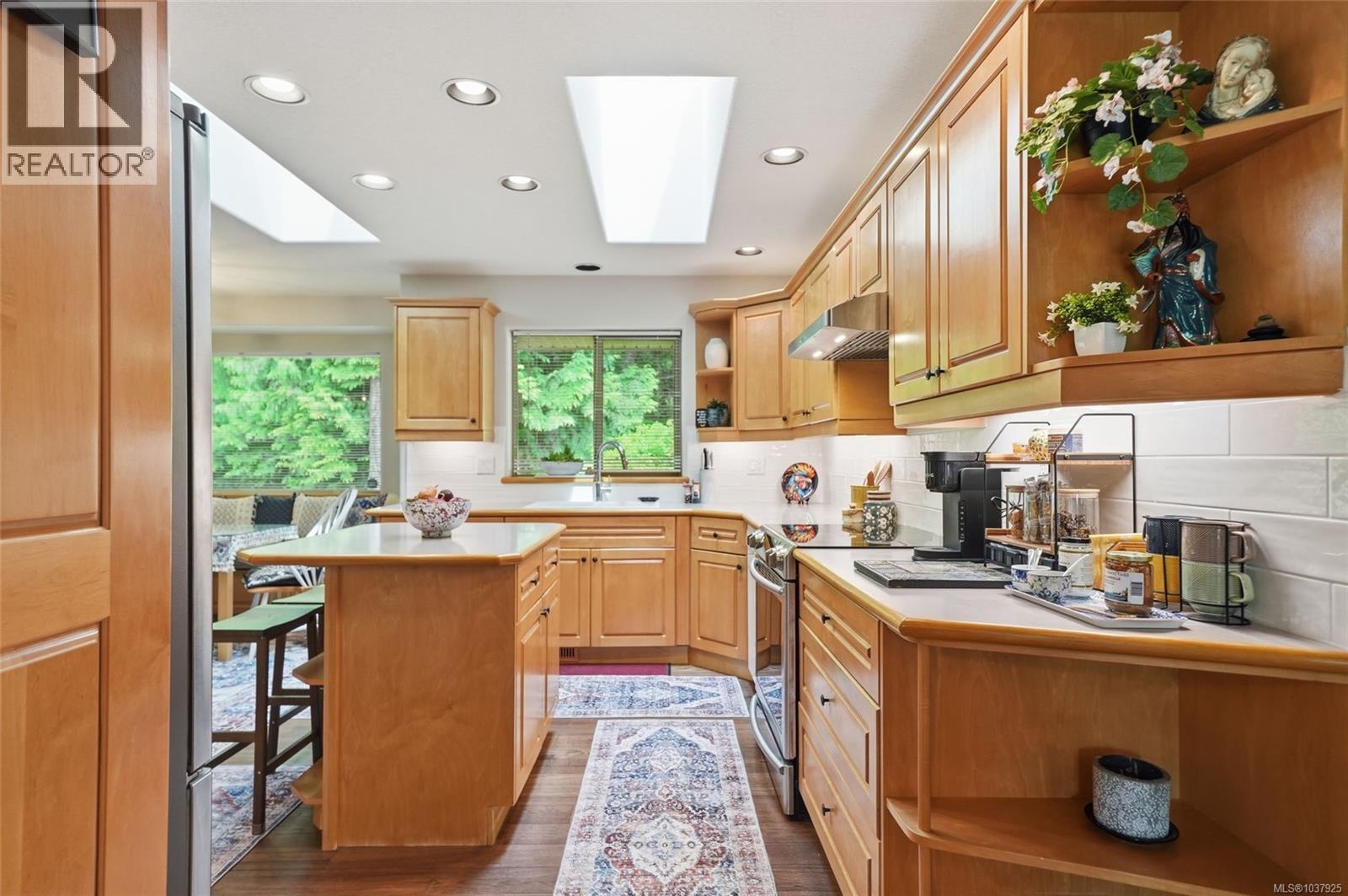 541 Tyee Cres - 22
