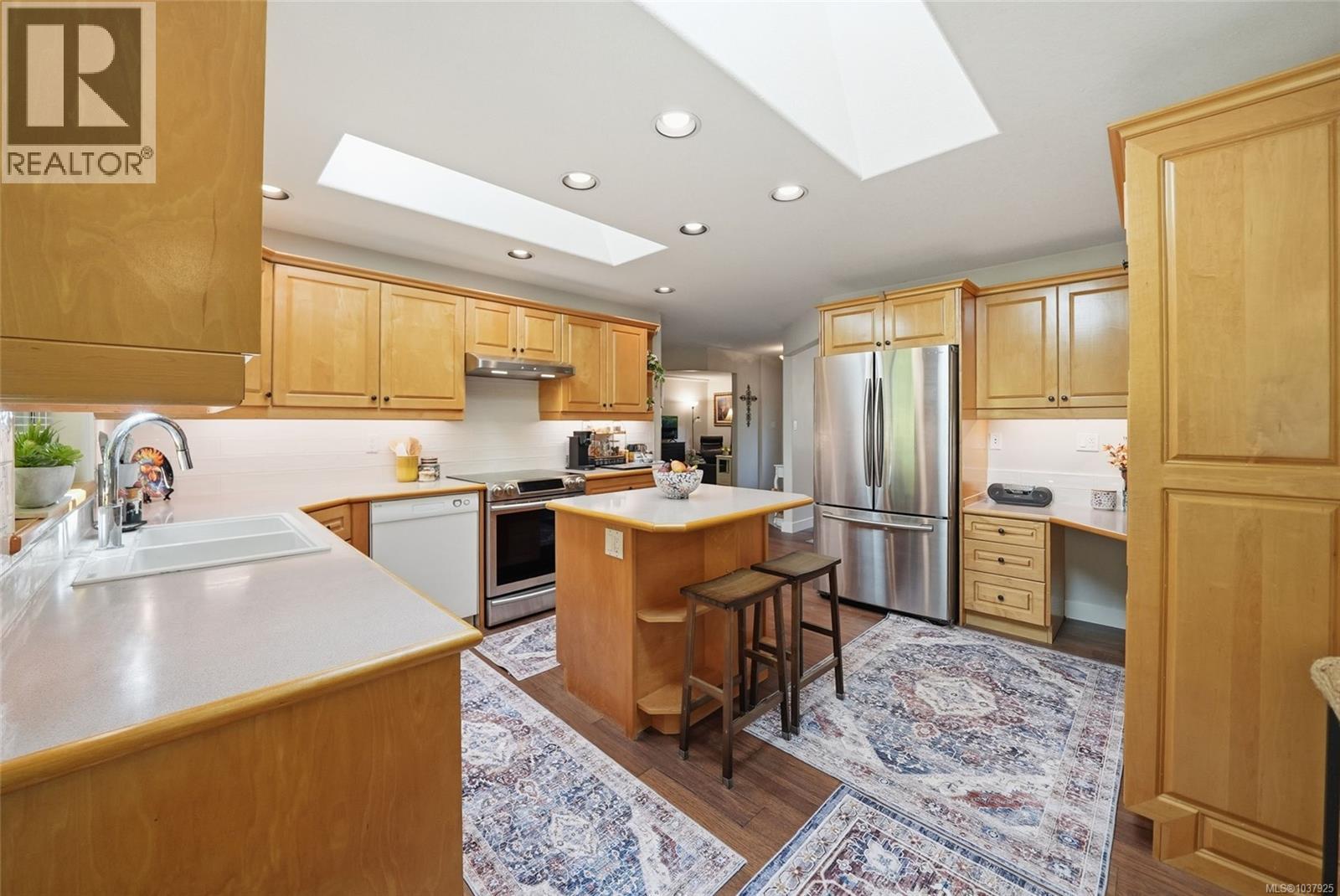 541 Tyee Cres - 28