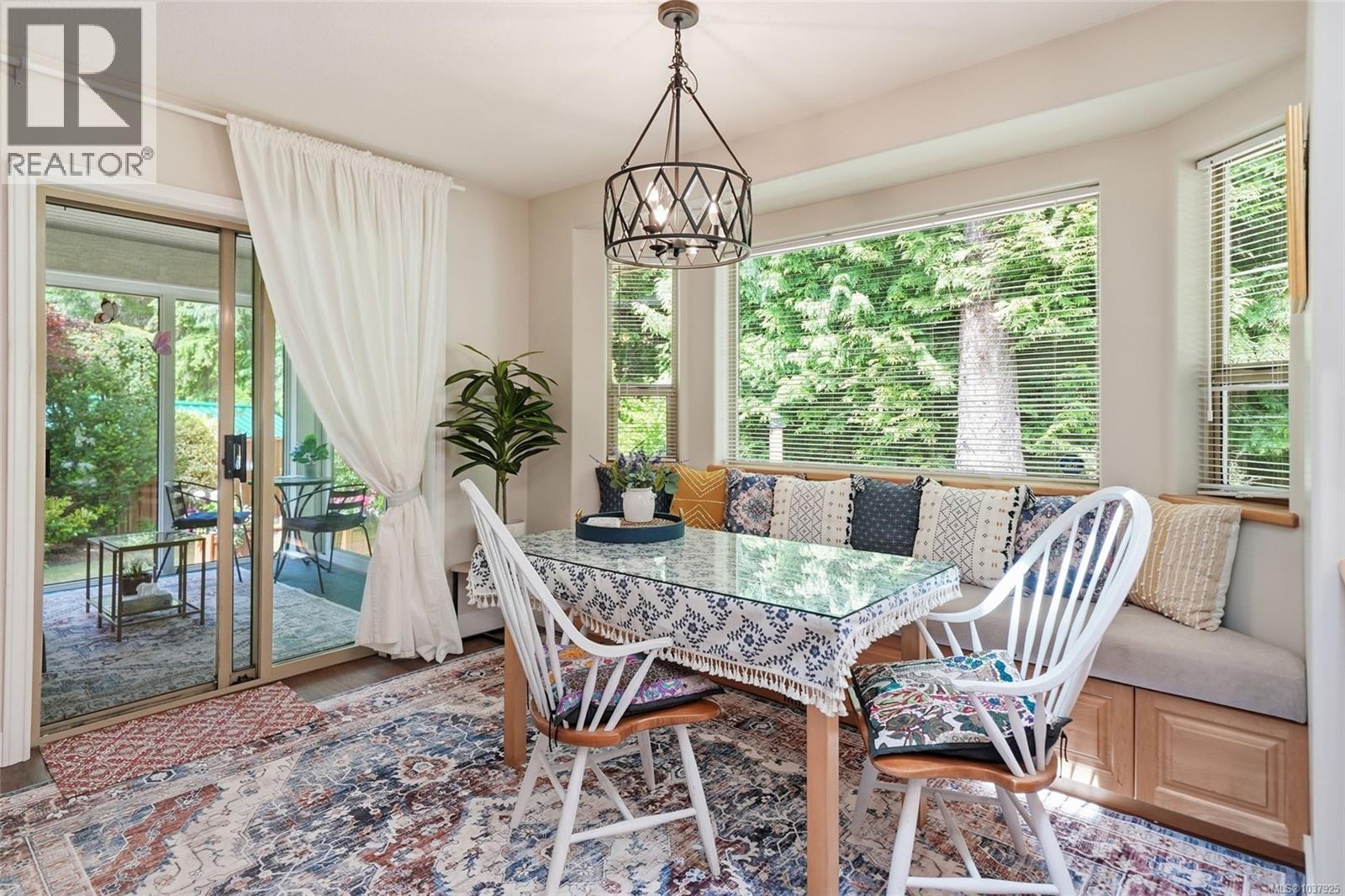 541 Tyee Cres - 29