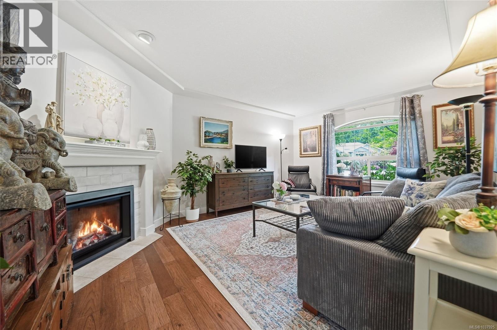541 Tyee Cres - Image 3