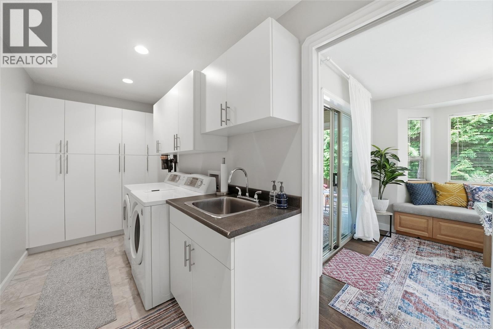 541 Tyee Cres - 31