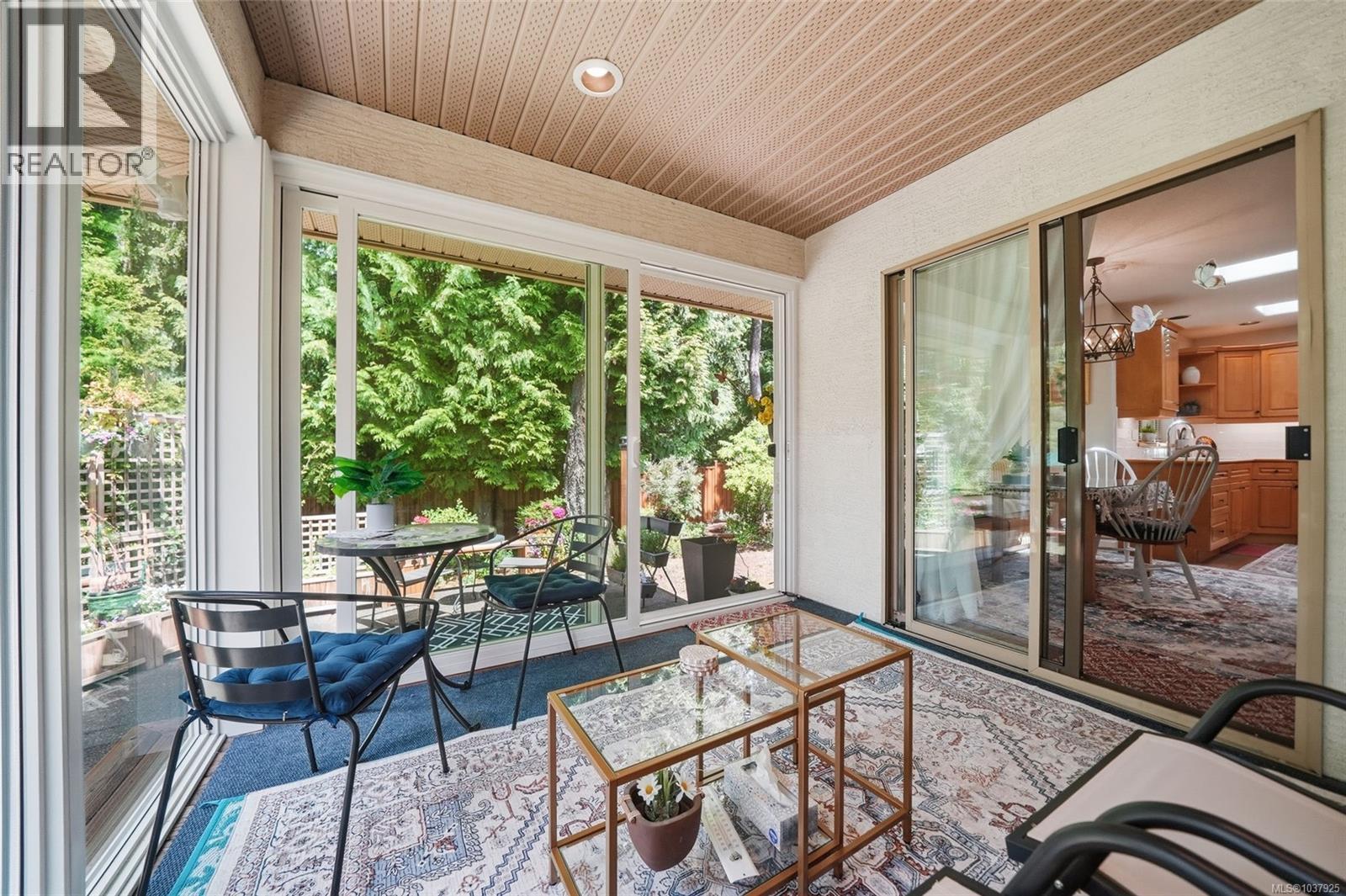 541 Tyee Cres - 35