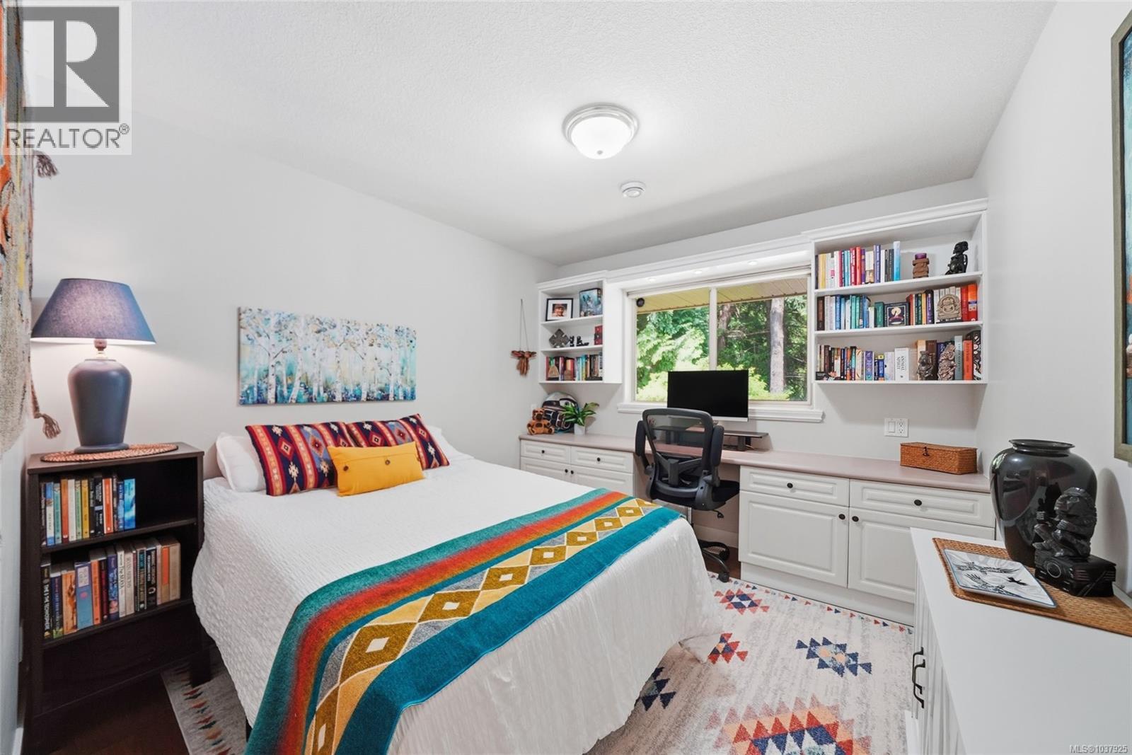 541 Tyee Cres - 37