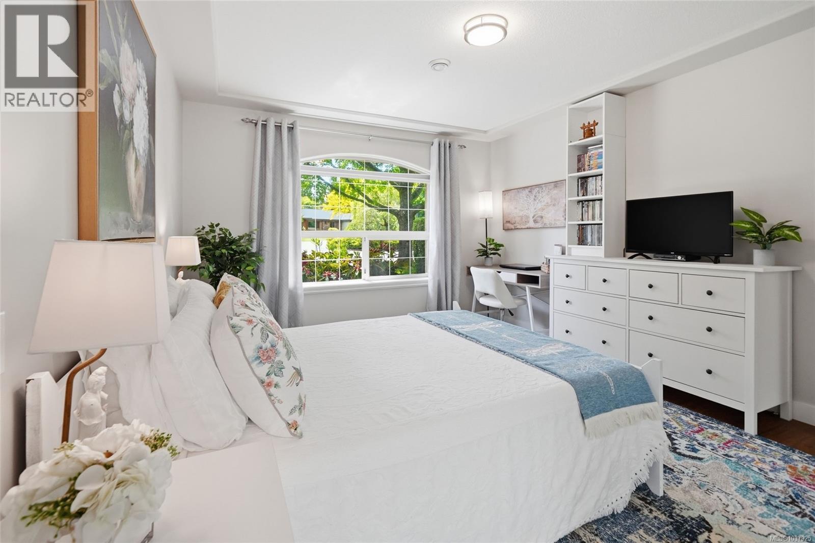 541 Tyee Cres - 41
