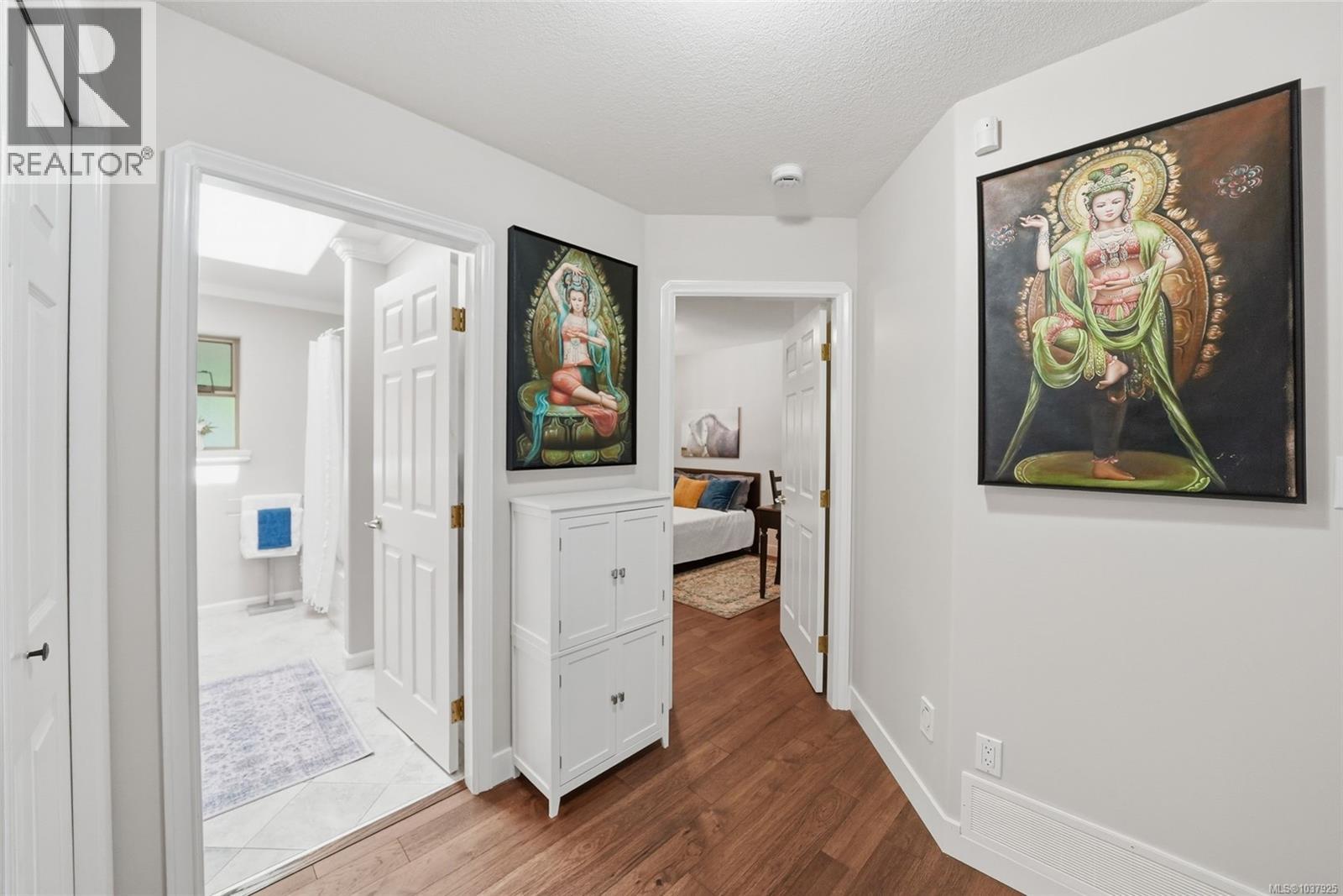 541 Tyee Cres - 44