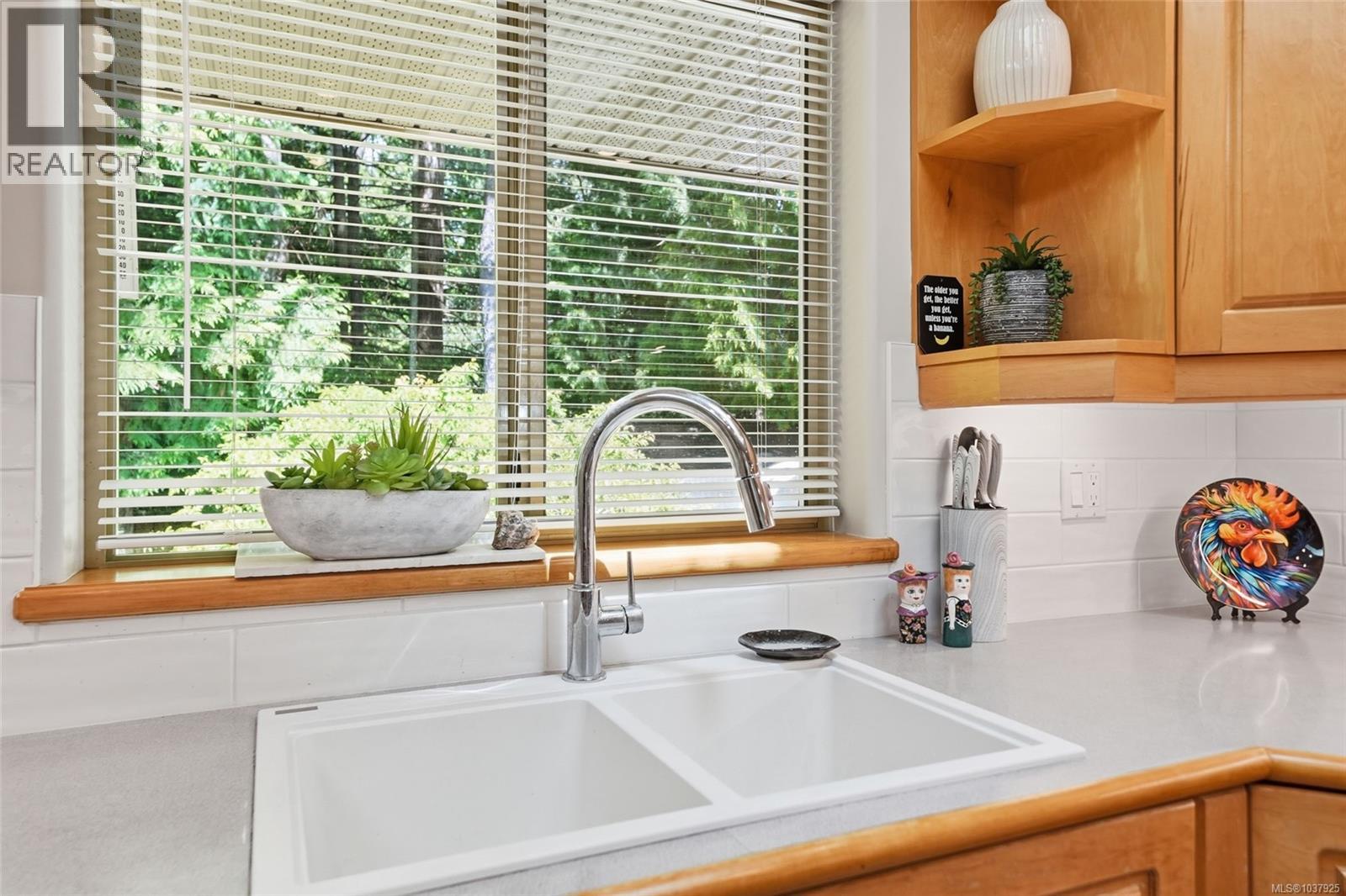 541 Tyee Cres - 45