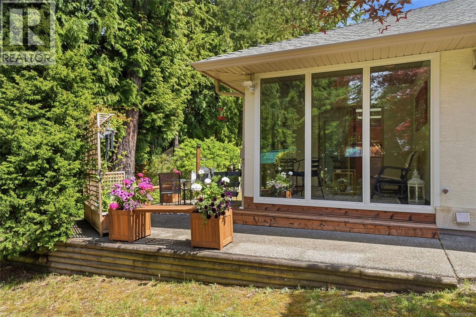 541 Tyee Cres - 48