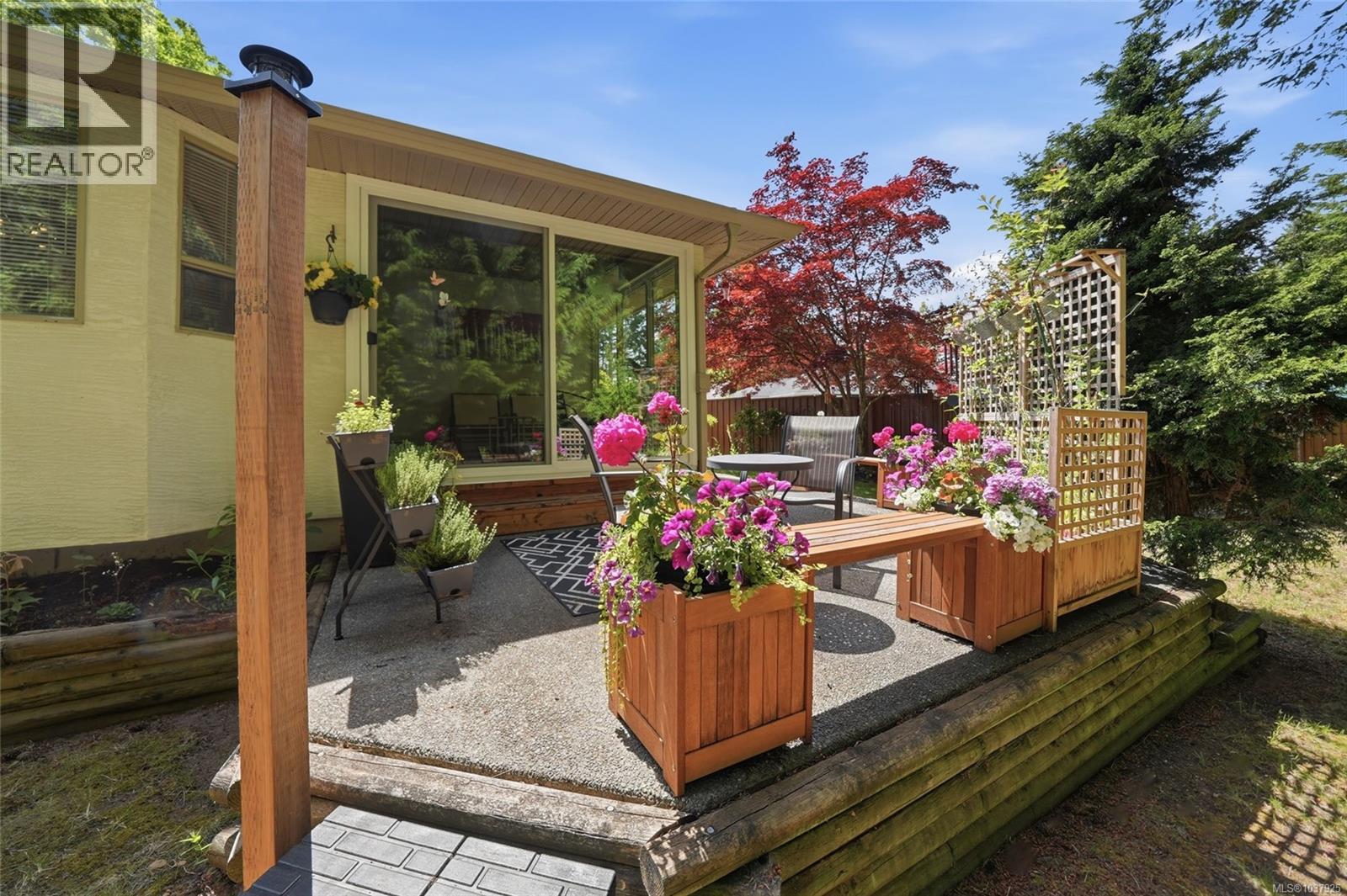541 Tyee Cres - 55