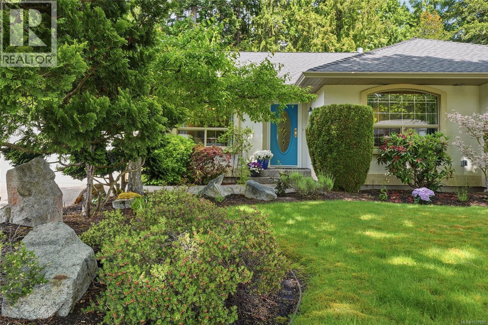 541 Tyee Cres - 6