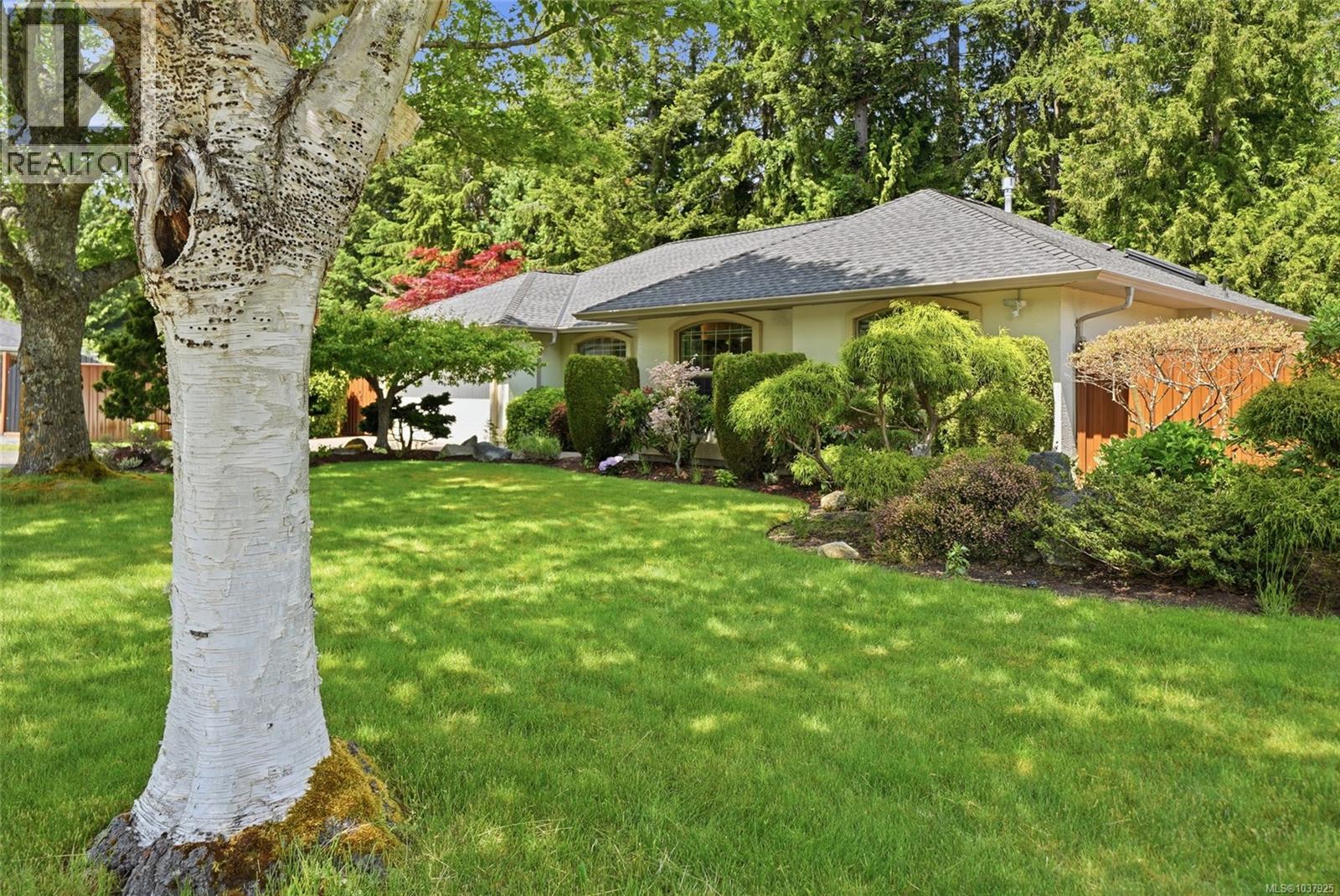 541 Tyee Cres - 61