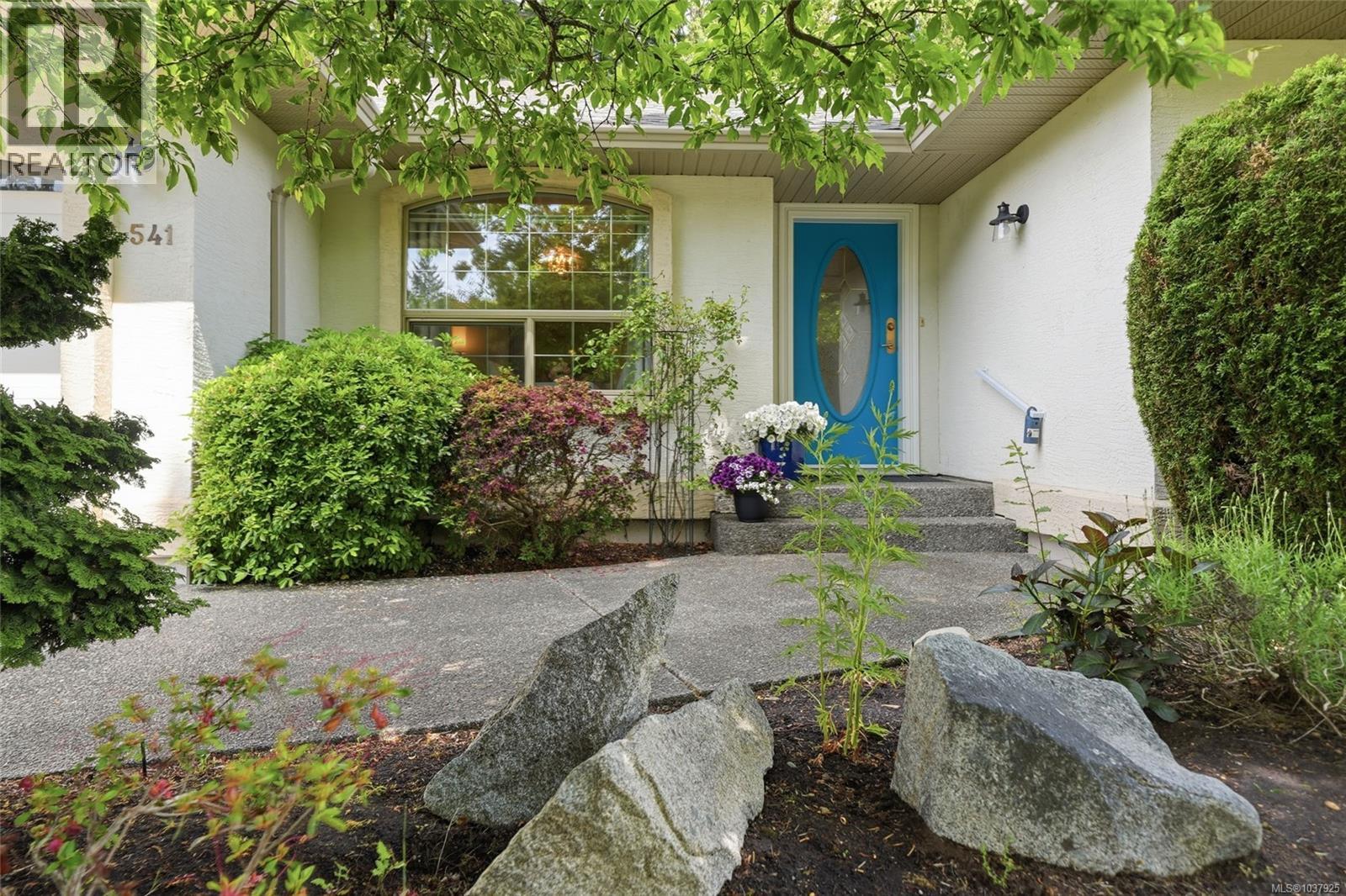 541 Tyee Cres - 62