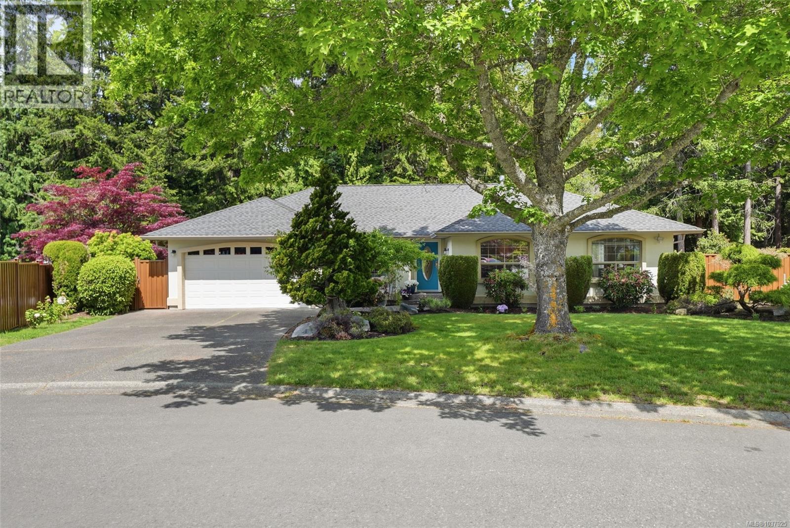 541 Tyee Cres - 8