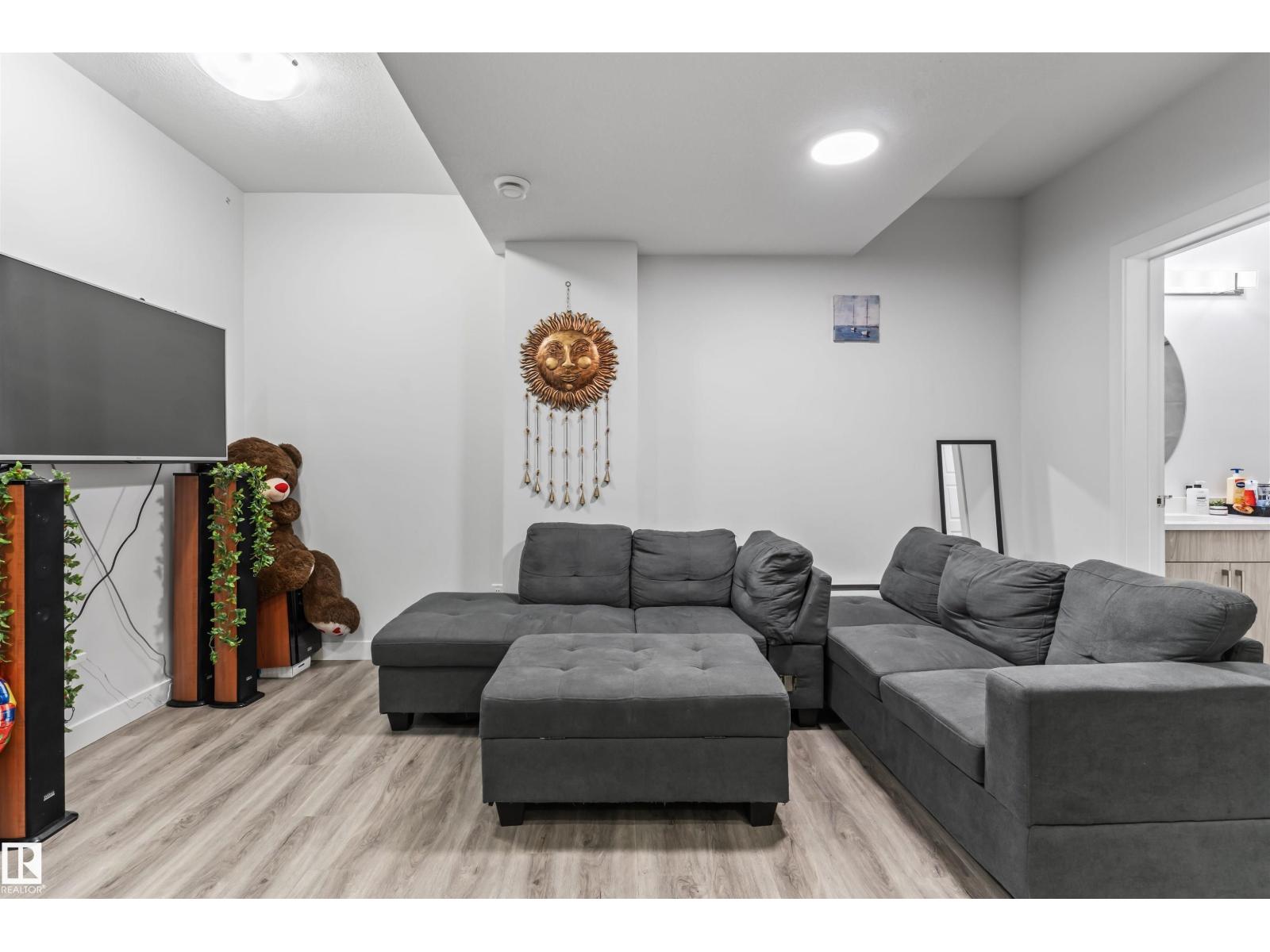 8046 KIRIAK LI SW - 35