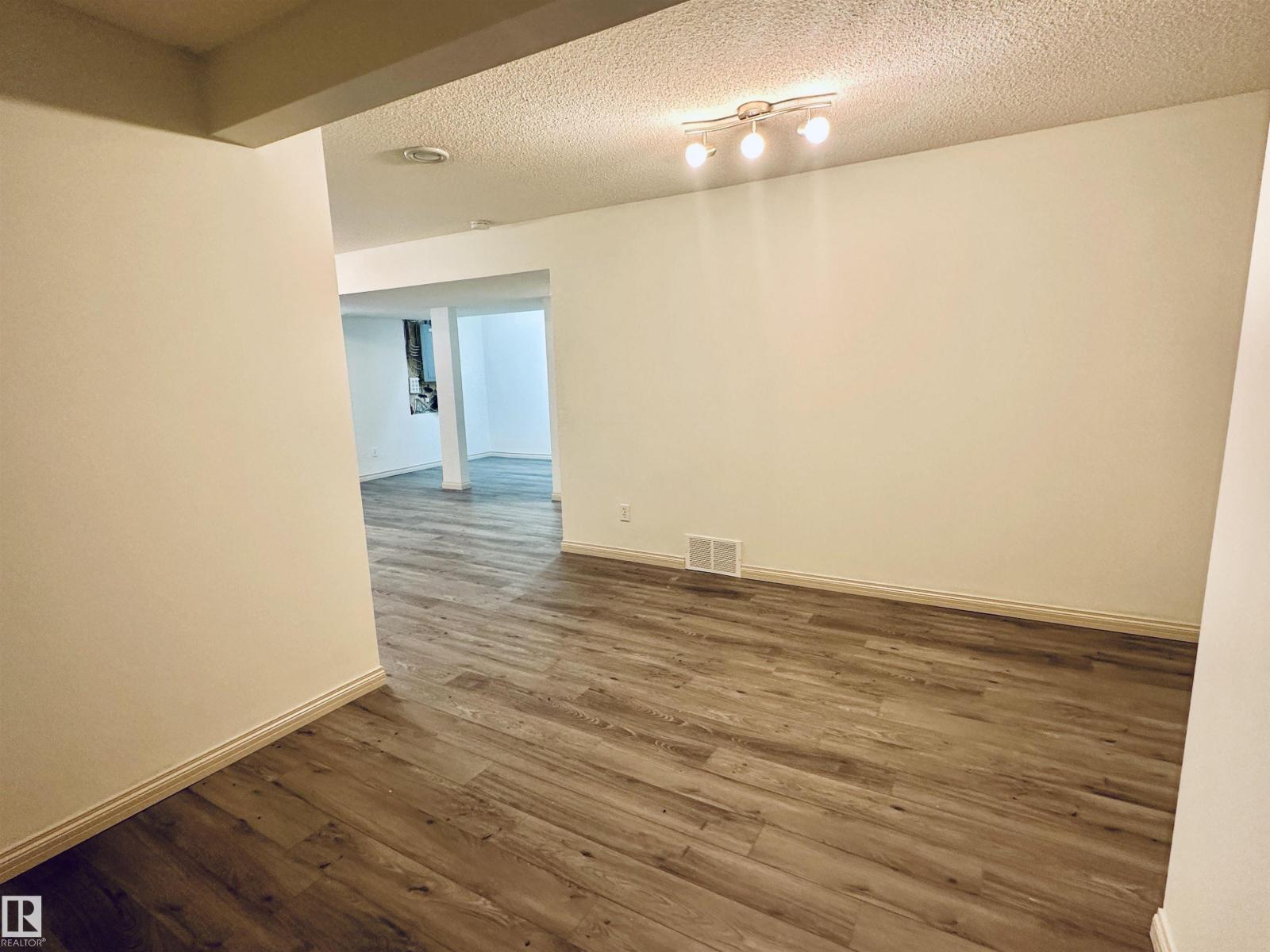 4811 152 AV NW - 33