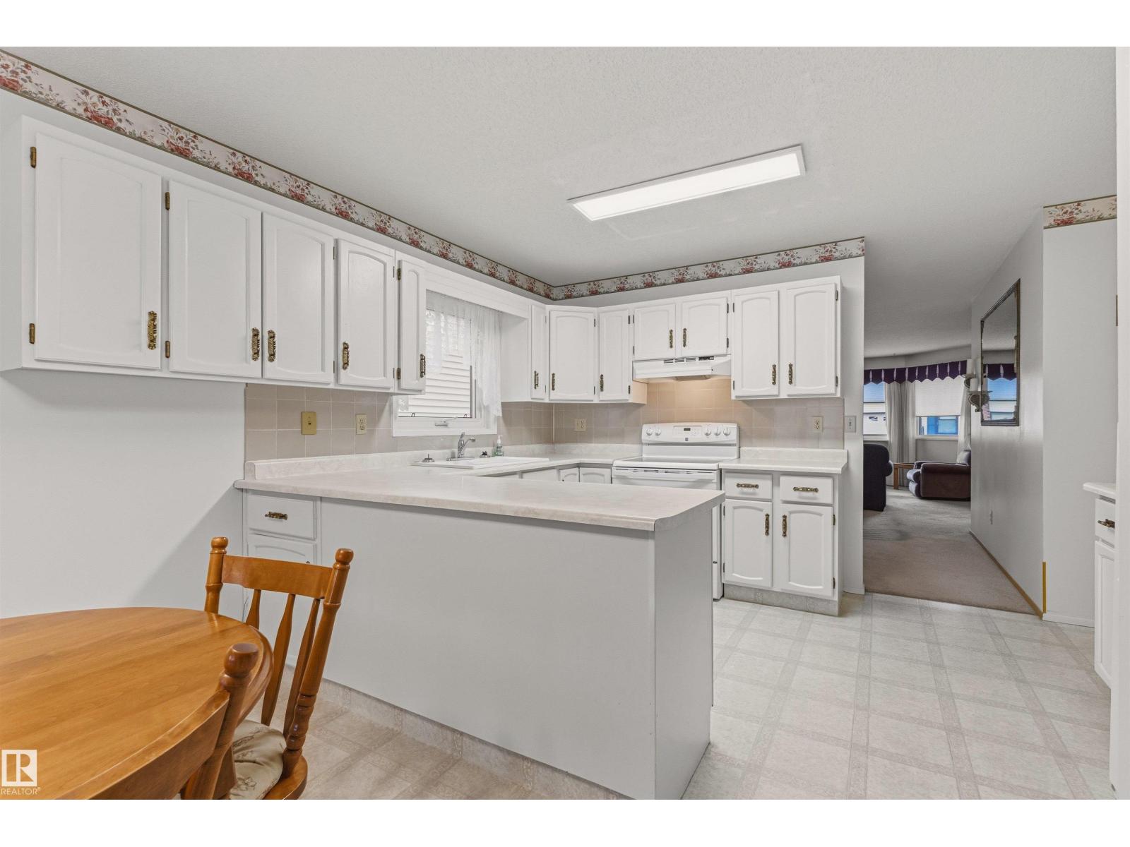 10670 153 AV NW - 19
