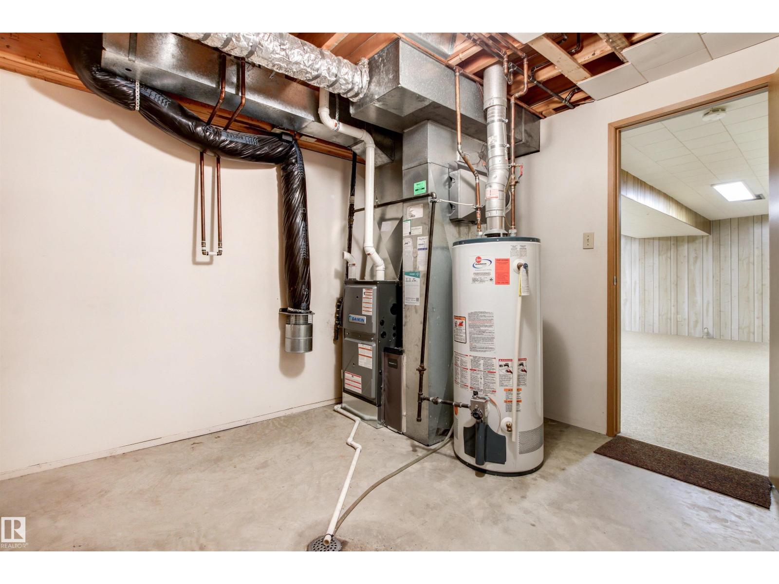 10670 153 AV NW - 54