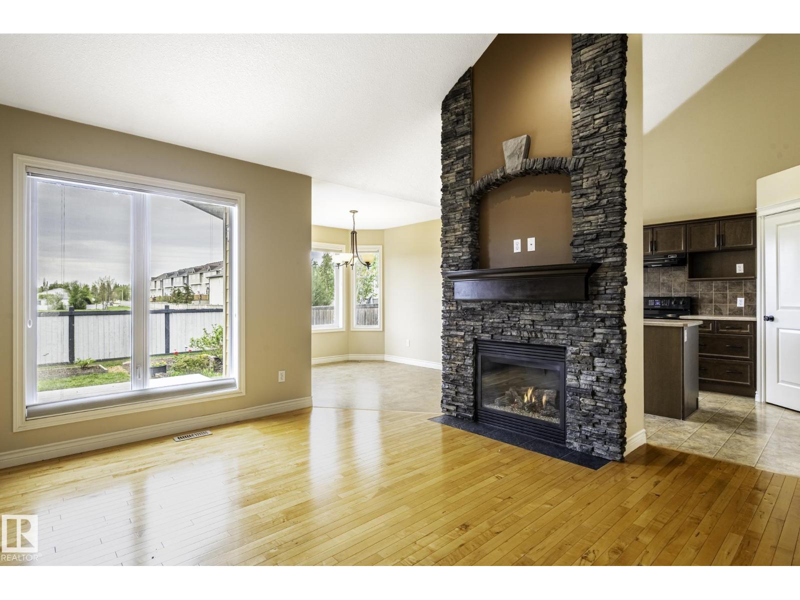 9811 103 AV — photo 9