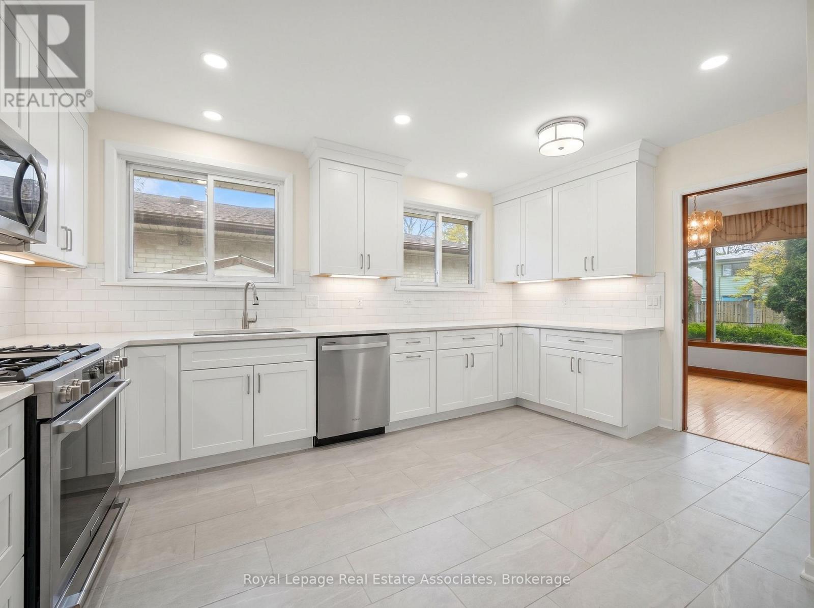 193 KINGSVIEW BOULEVARD - 21