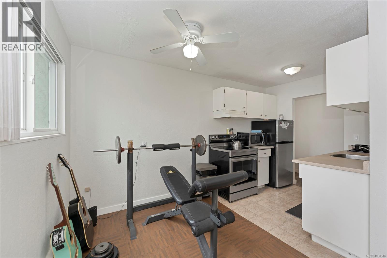 #304 3040 Pine St - 11