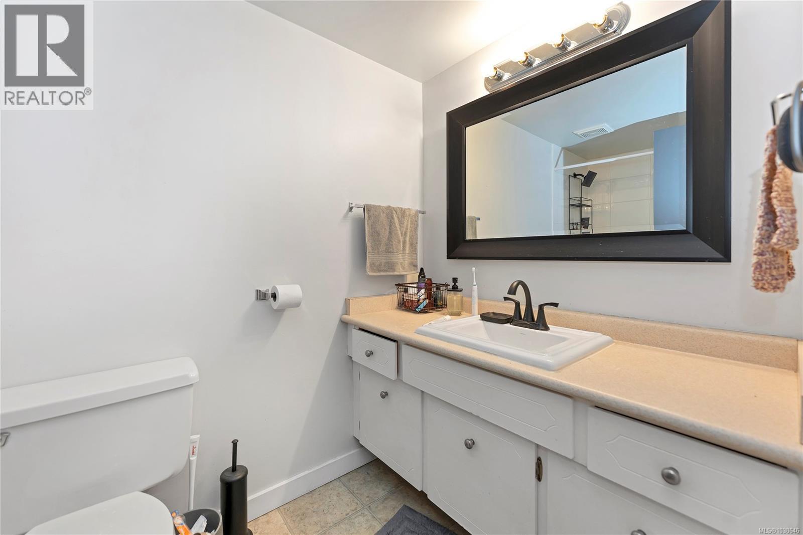 #304 3040 Pine St - 15
