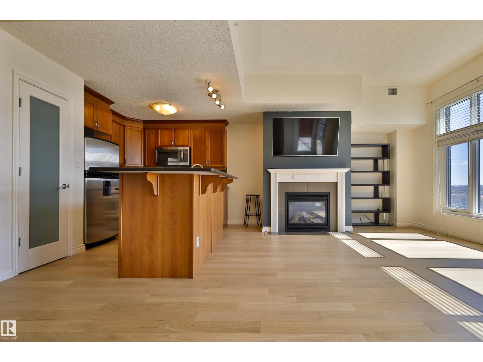 #906 9020 Jasper Av NW photo 4 — MLS® E4483870