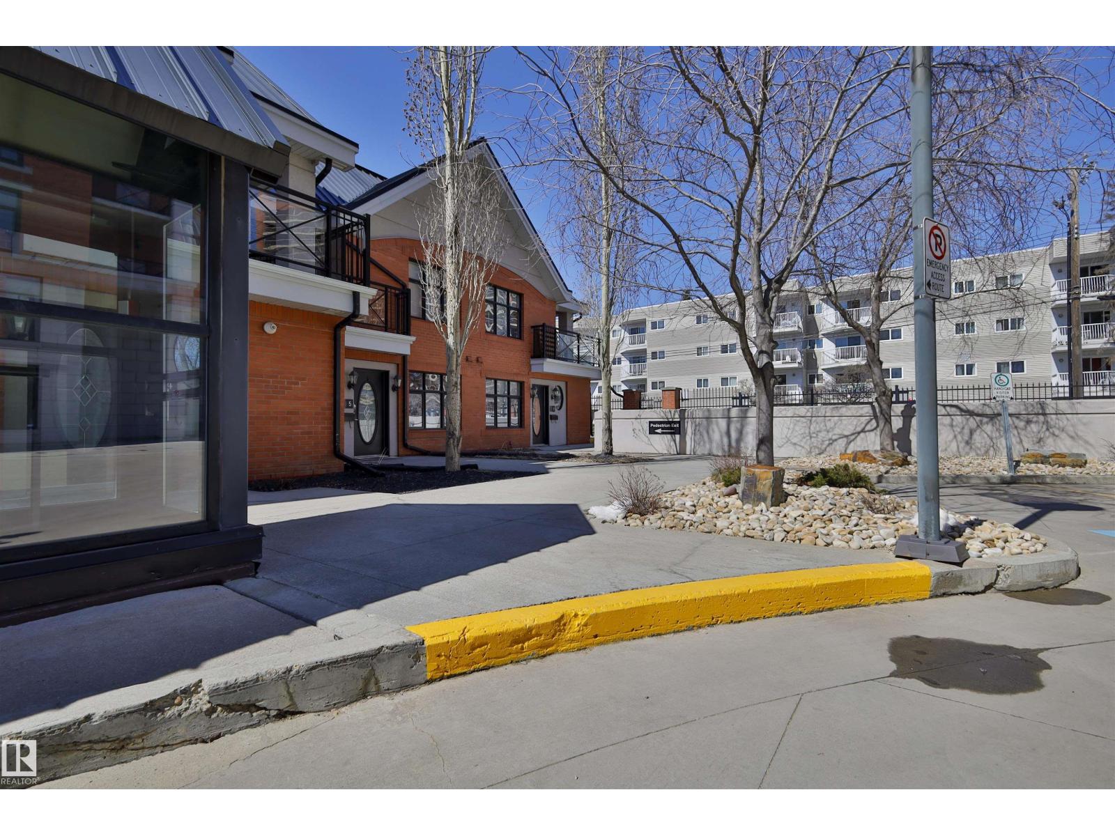 #906 9020 JASPER AV NW — photo 38