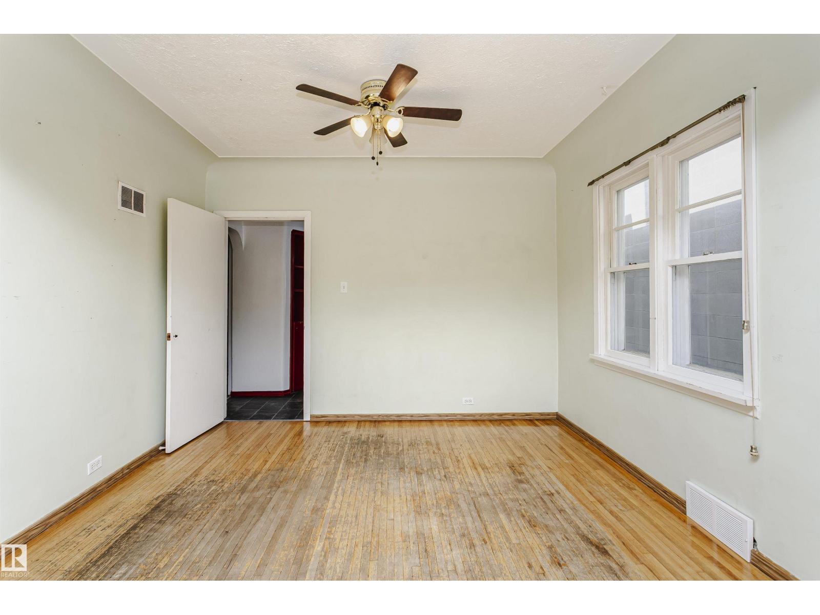 10035 81 AV NW NW - 10