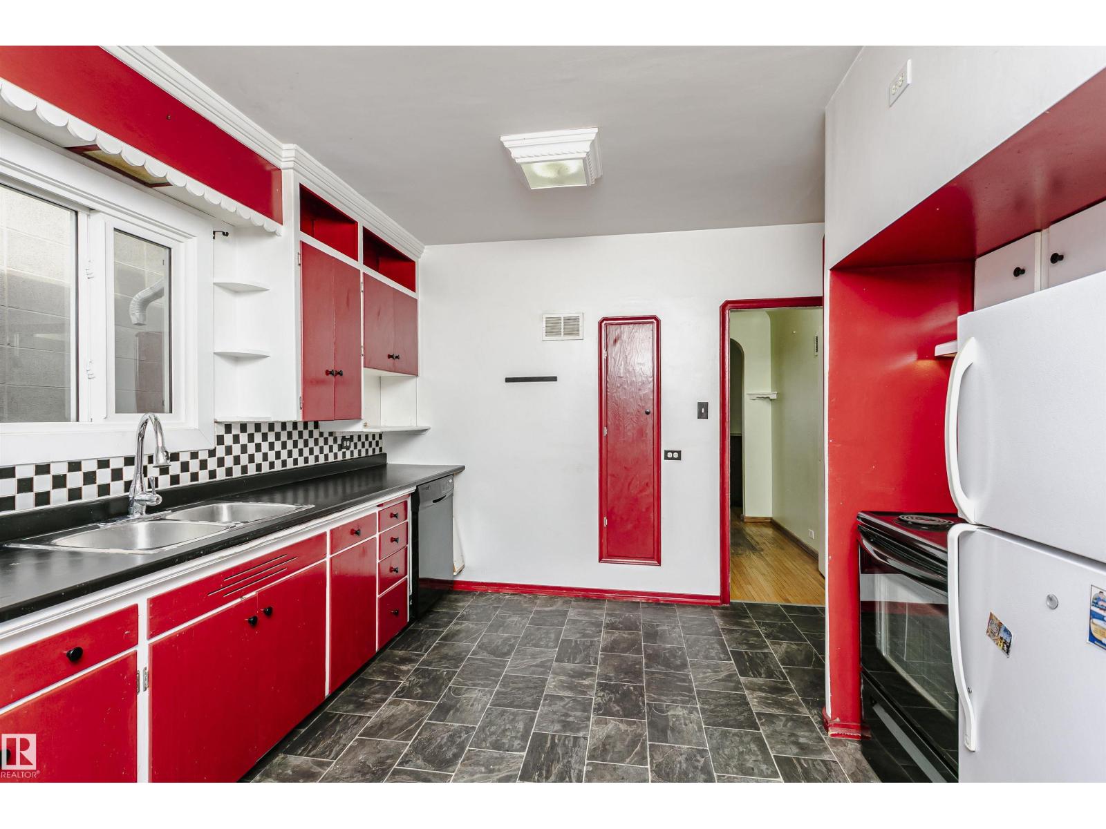 10035 81 AV NW NW - 11