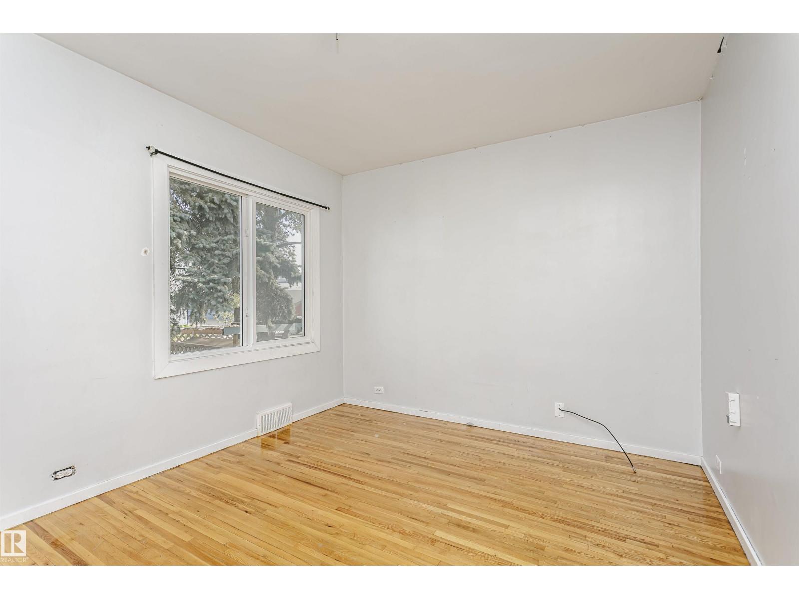 10035 81 AV NW NW - 14