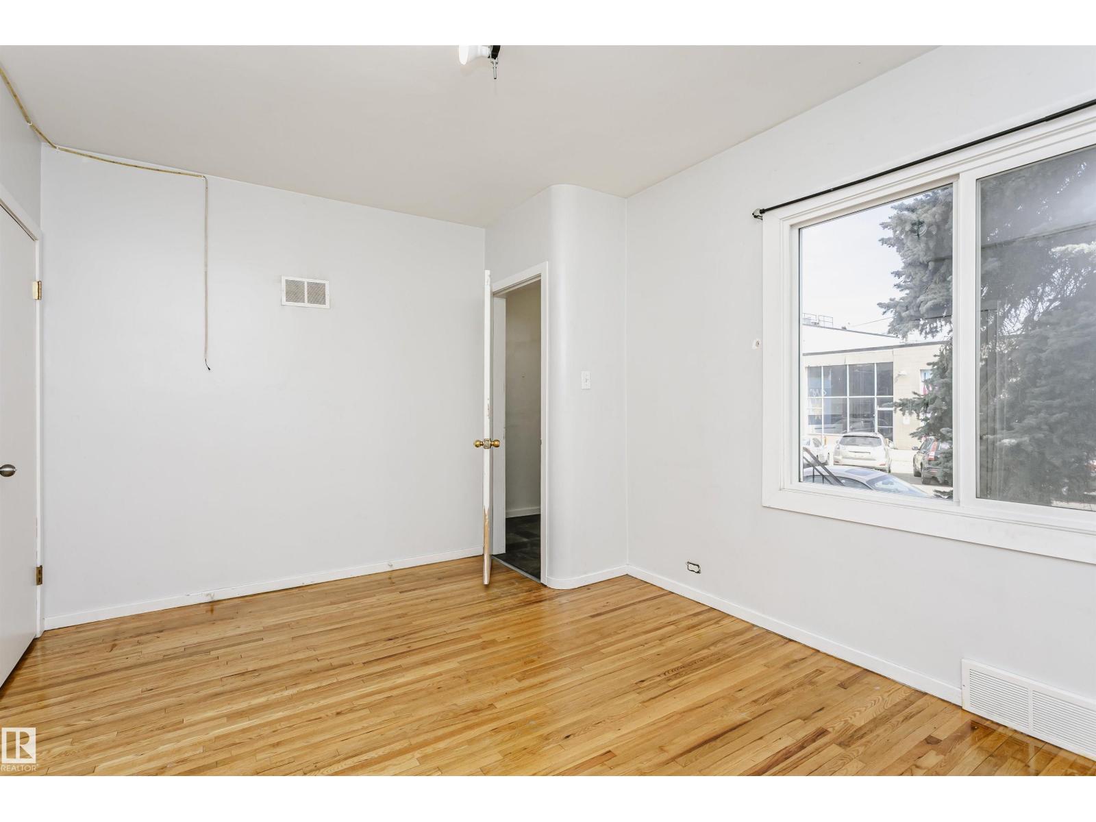 10035 81 AV NW NW - 15